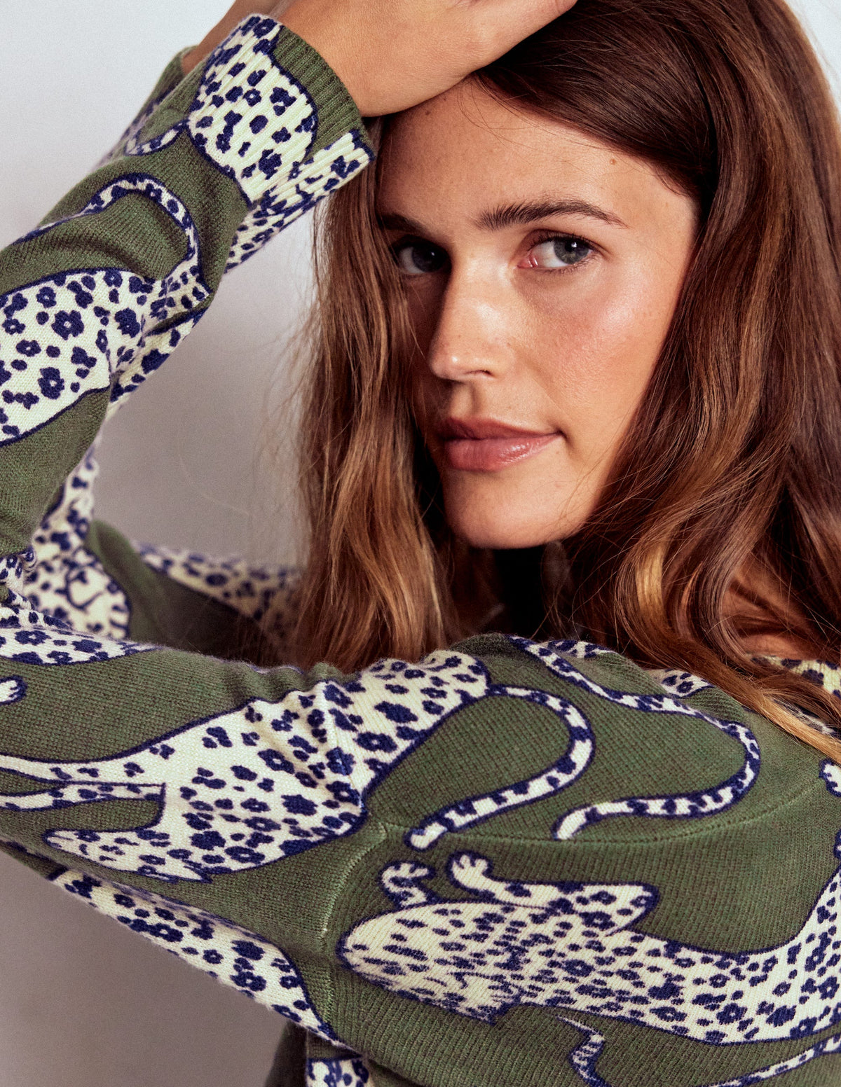 Lydia Cashmere Jumper-Woodland Green, Leopard - Image 5
