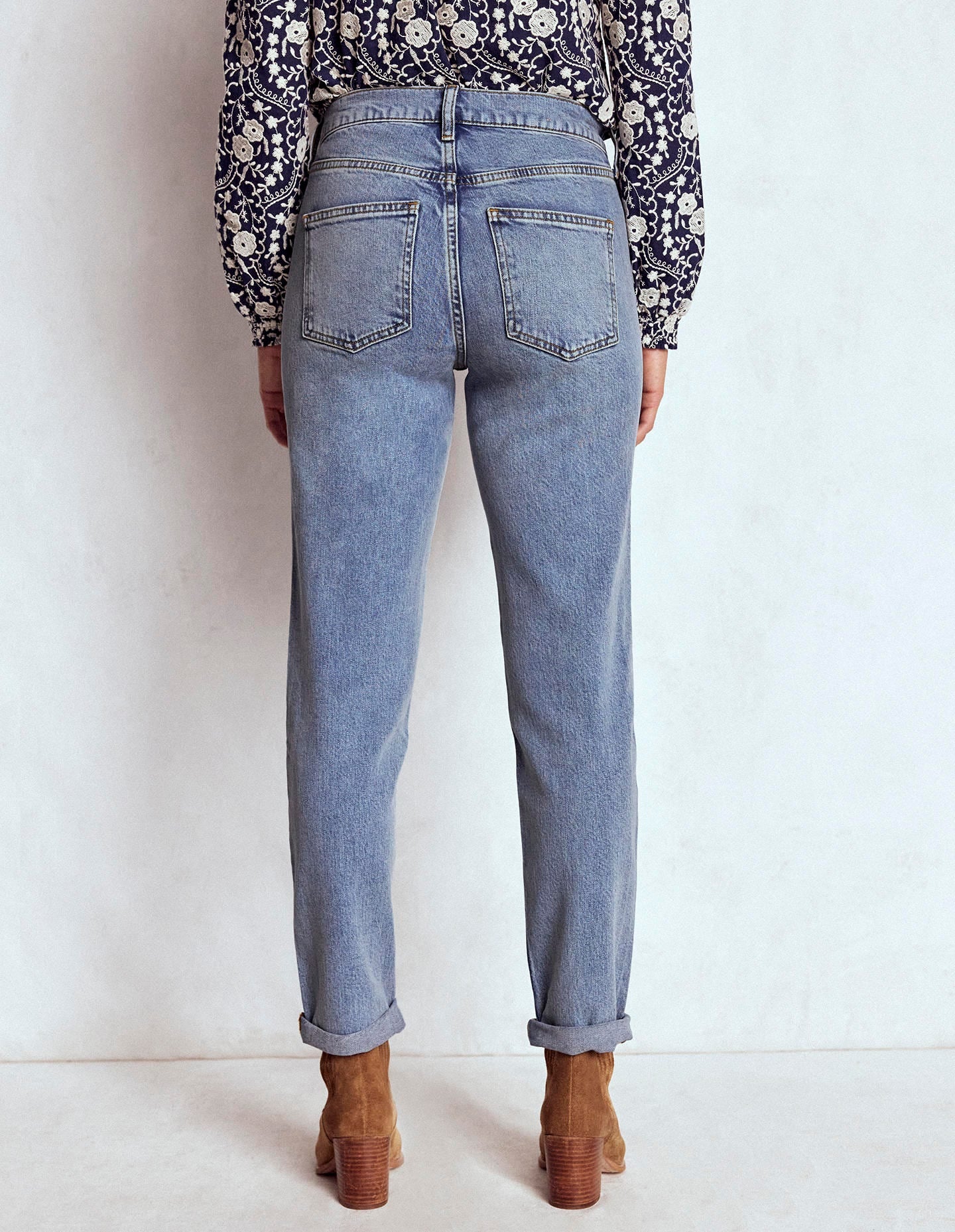 Girlfriend Jeans-Light Vintage - Image 2