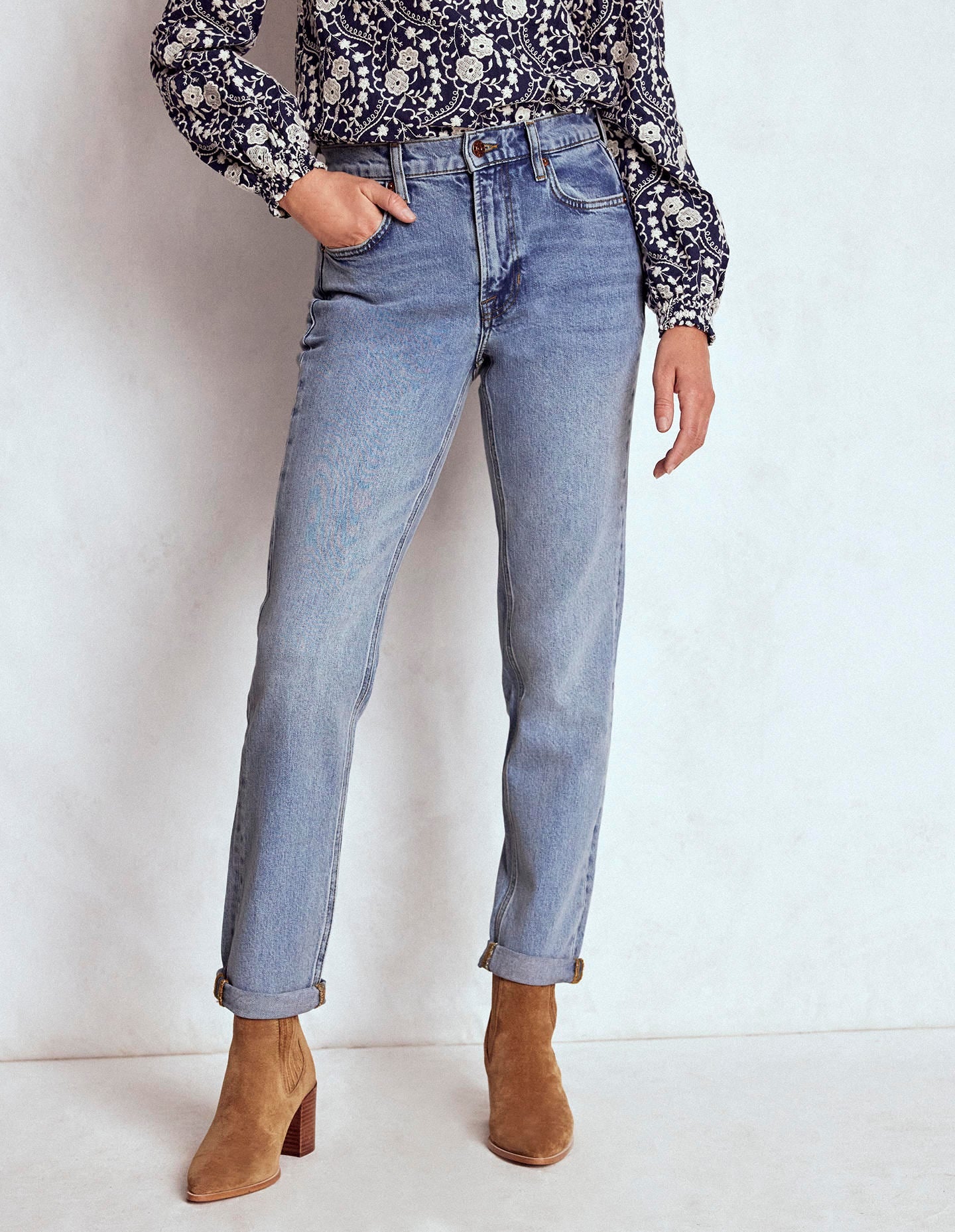Girlfriend Jeans-Light Vintage - Image 3