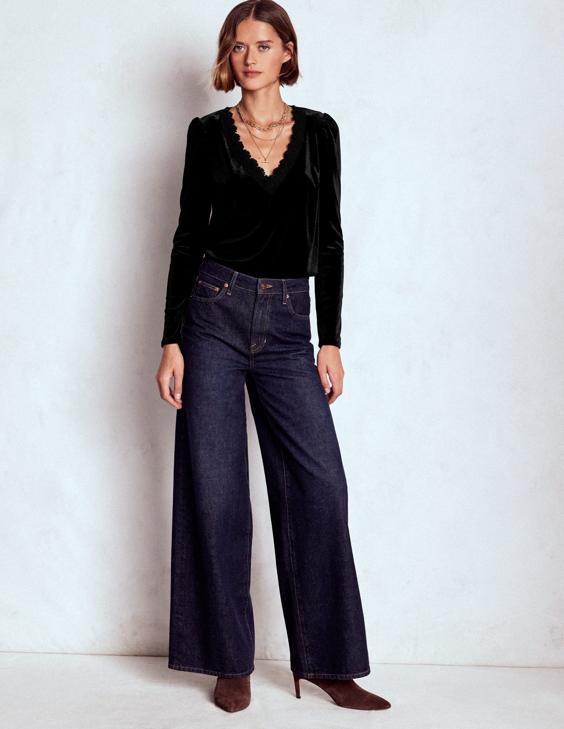 Flora V-neck Velvet Top-Black-4