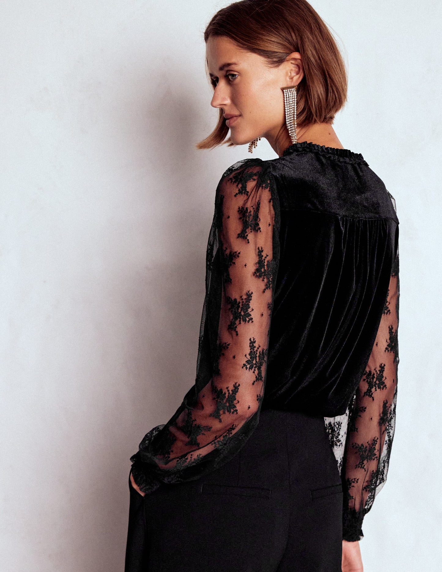 Mixed Media Puff Top-Black