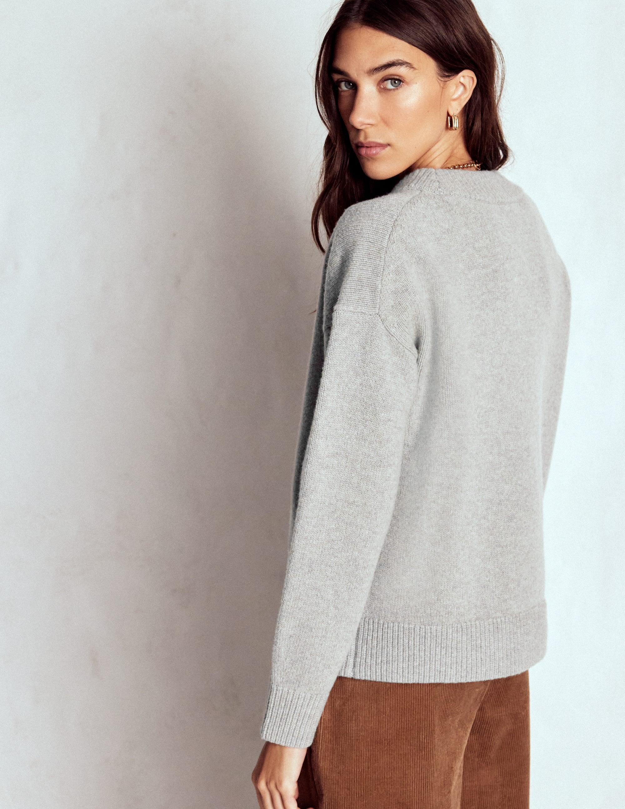 Marion Merino V-neck Jumper-March Hare - Image 3