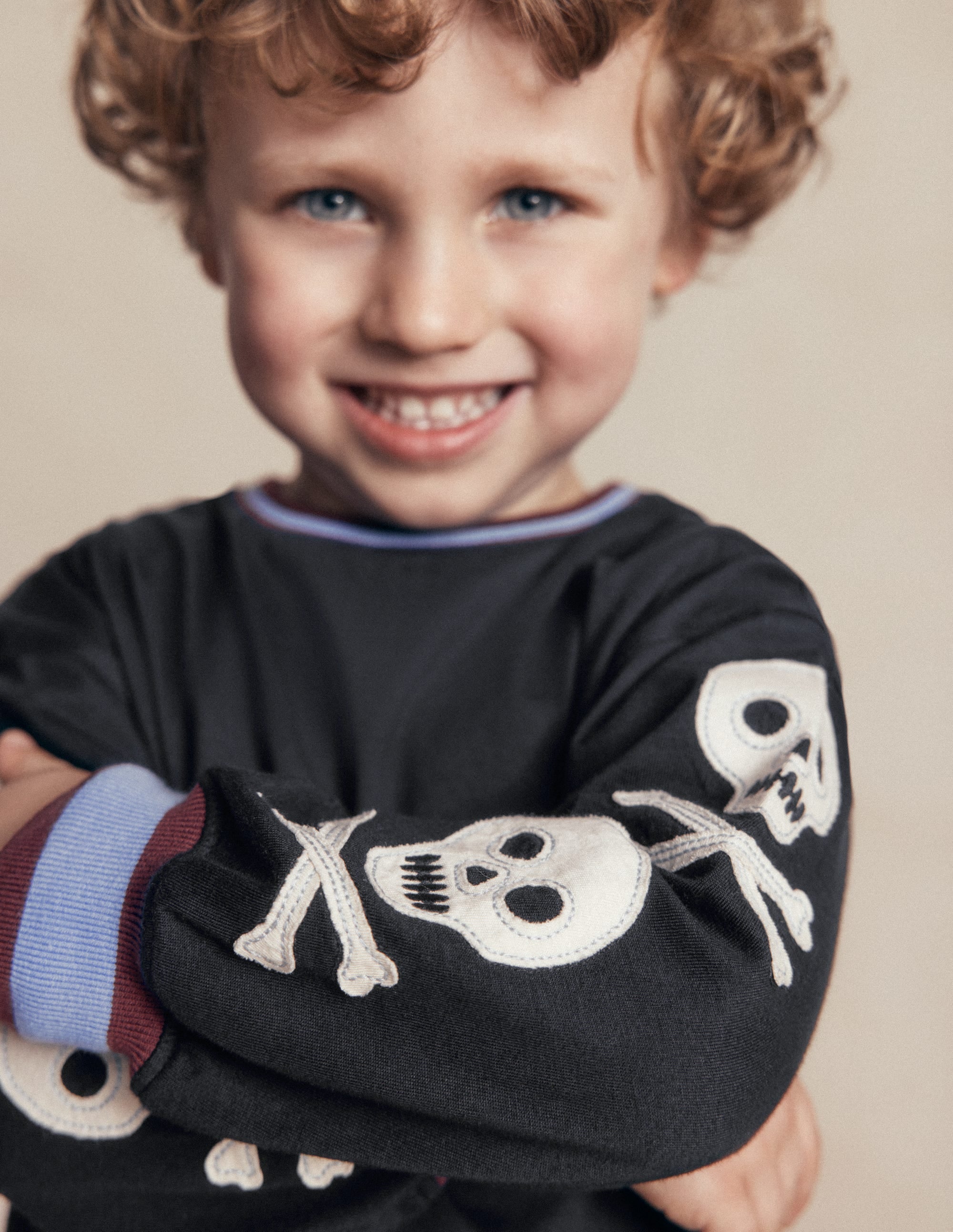 Relaxed Appliqué T-shirt-Shadow Grey Skulls - Image 2