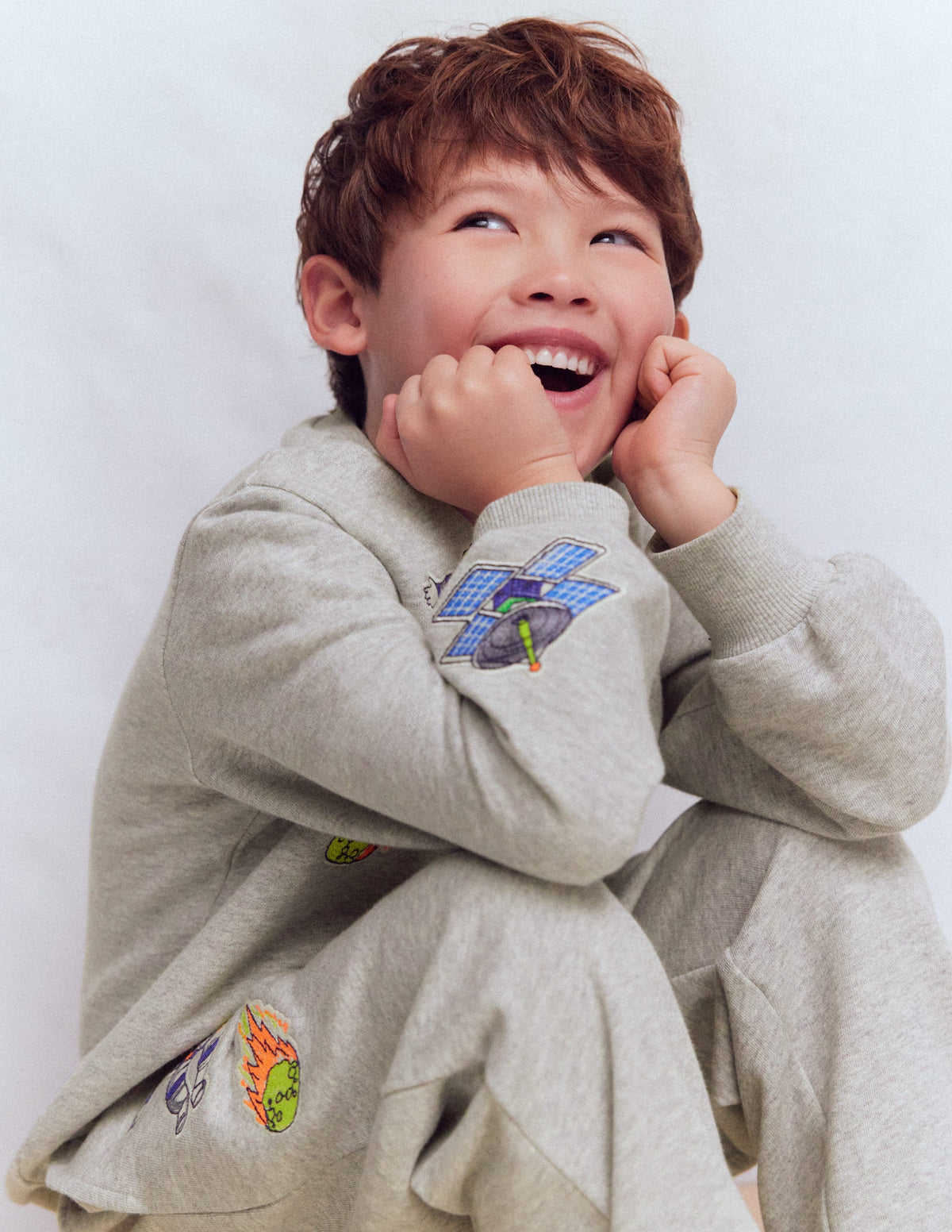 Badge Sweatshirt-Grey Marl Space - Image 5