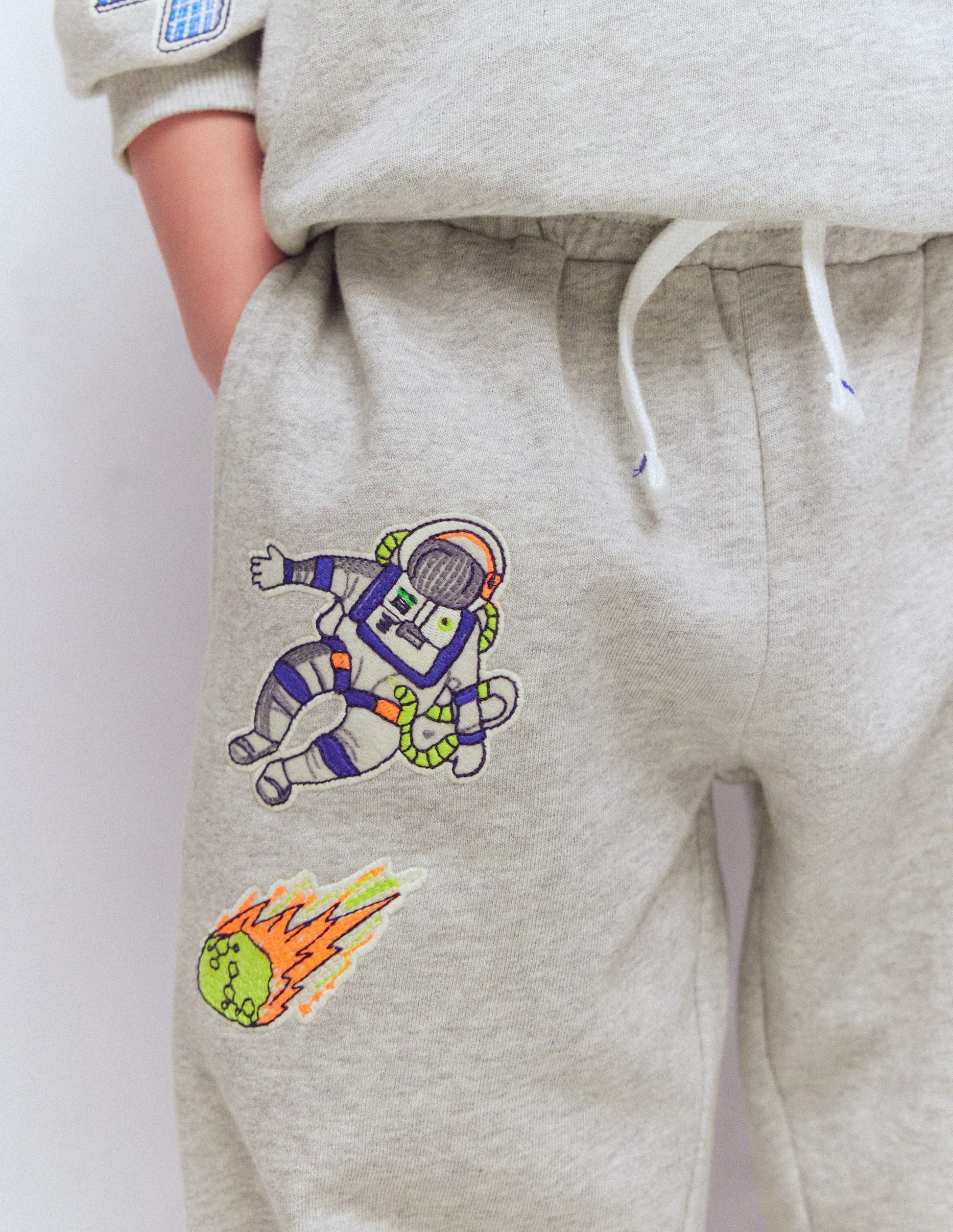 Badge Joggers-Grey Space-2