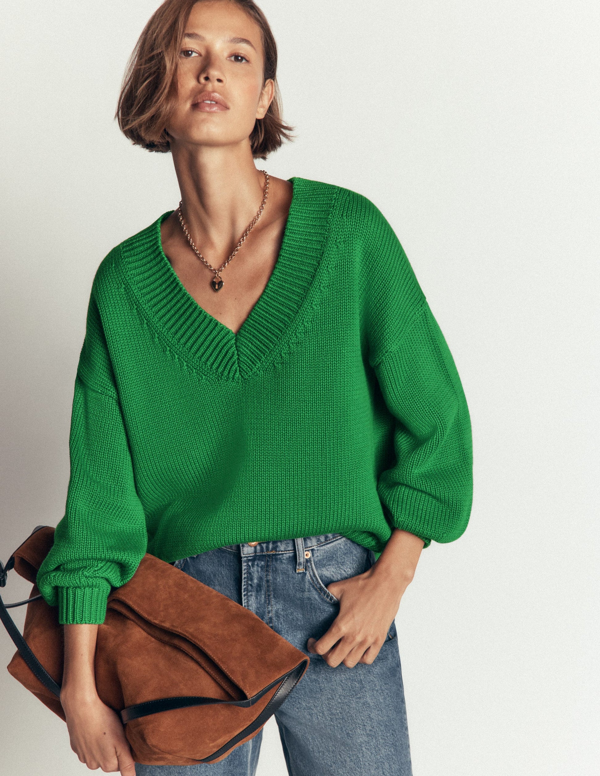 Lucy Cotton V-neck Jumper-Highland Green-5