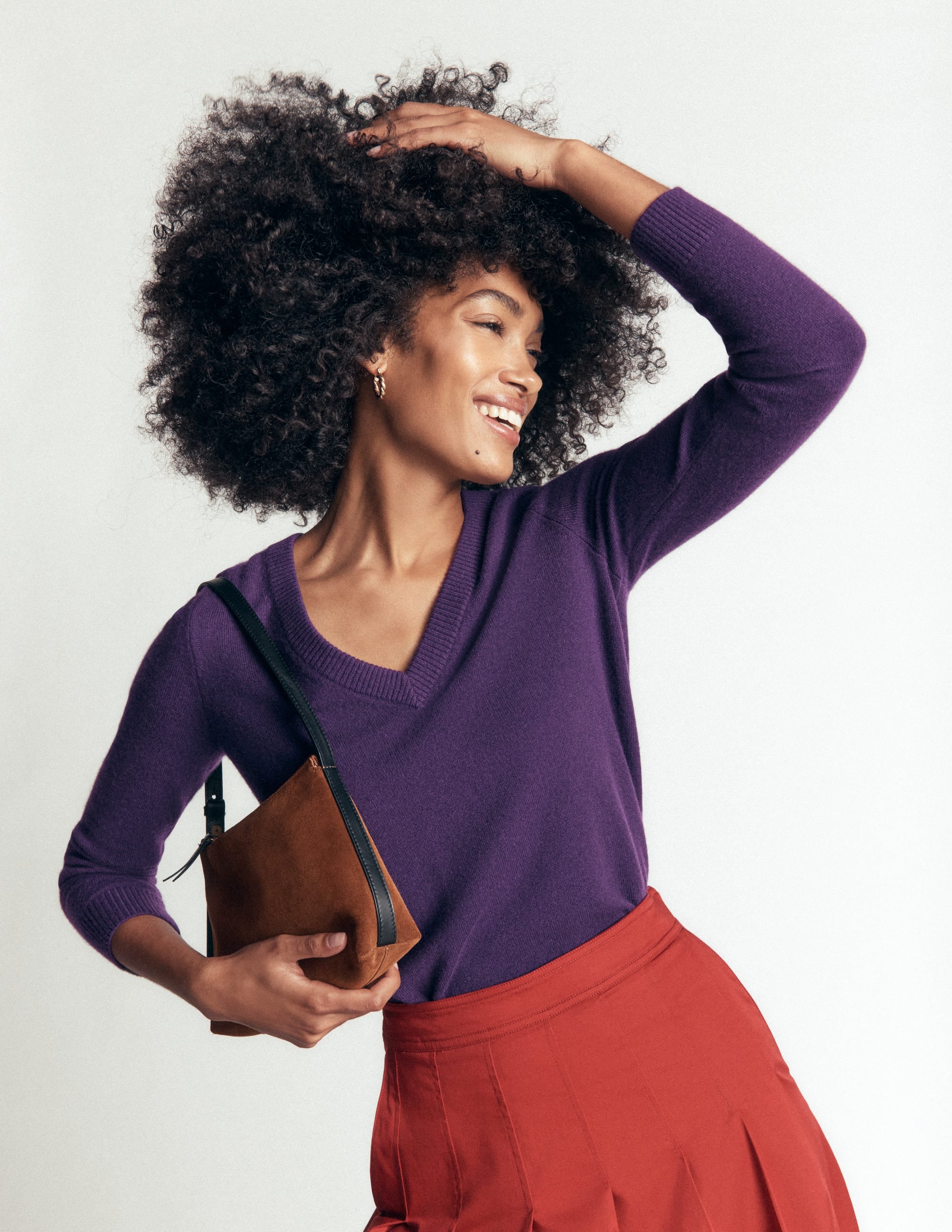 Elsie Cashmere V Neck Jumper-Deep Grape - Image 5