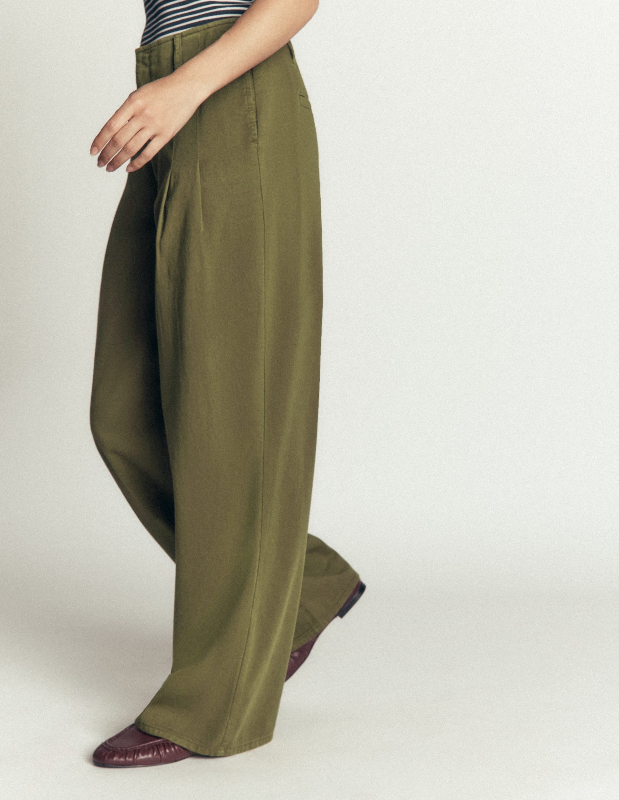 Mayfair Pleat Detail Trousers-Woodland Green - Image 5