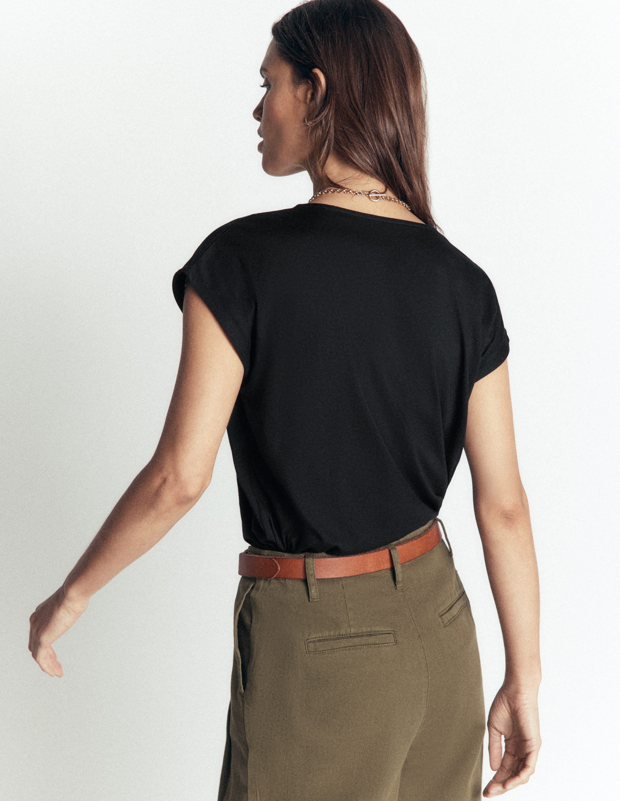 Imi Supersoft V-neck T-shirt-Black - Image 3