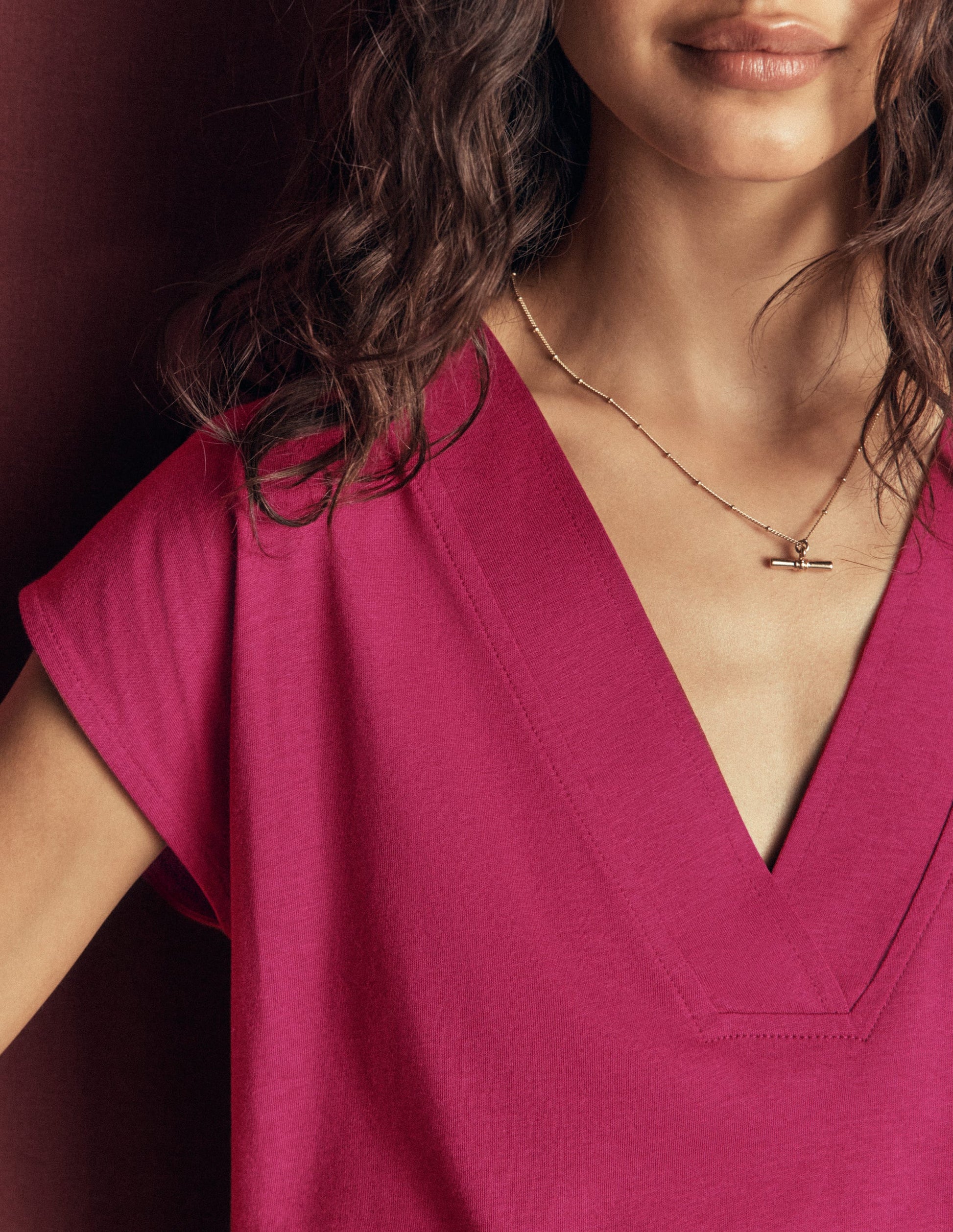 Imi Supersoft V-neck T-shirt-Beet Red-2