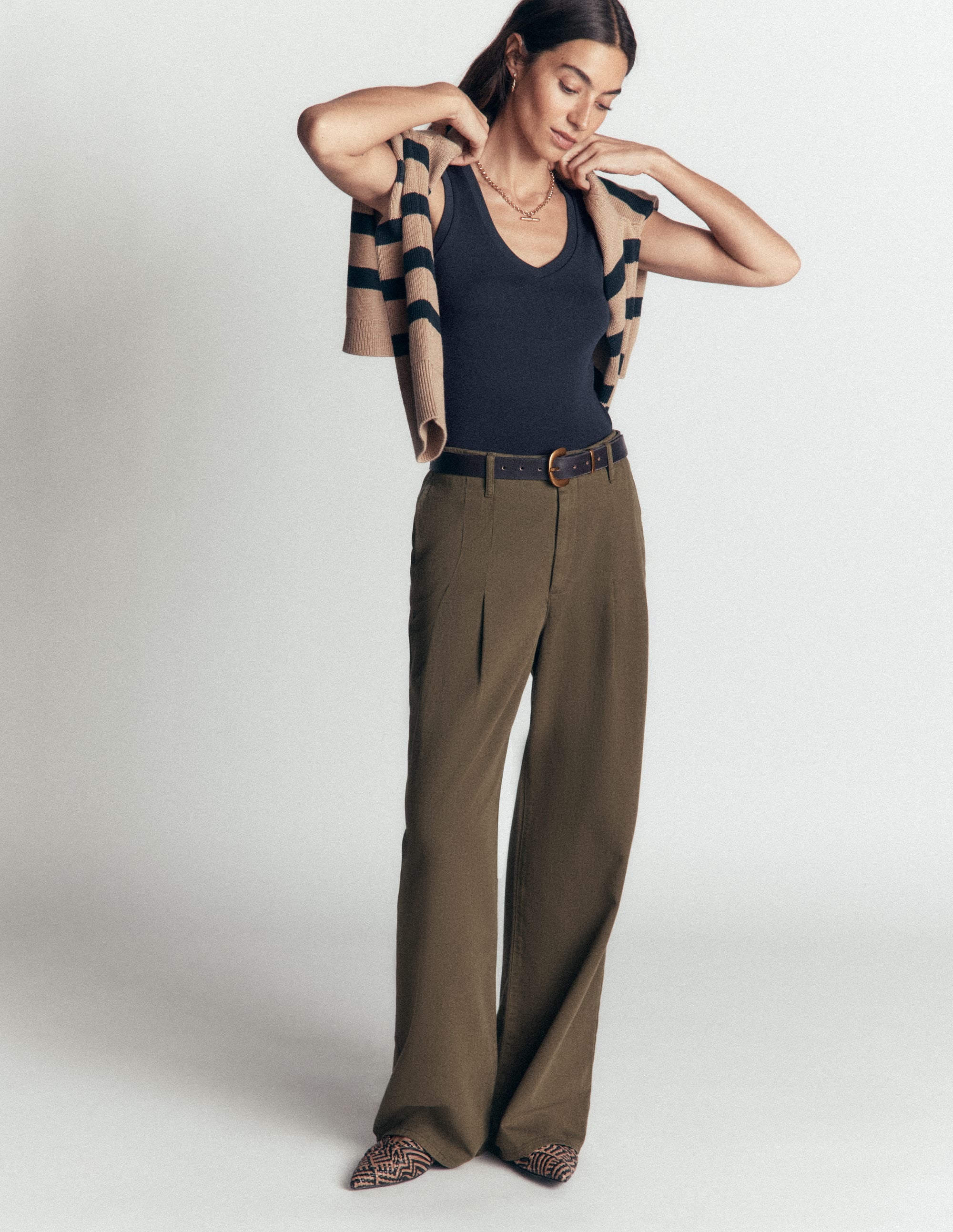 Essential V Neck Vest-Navy - Image 4