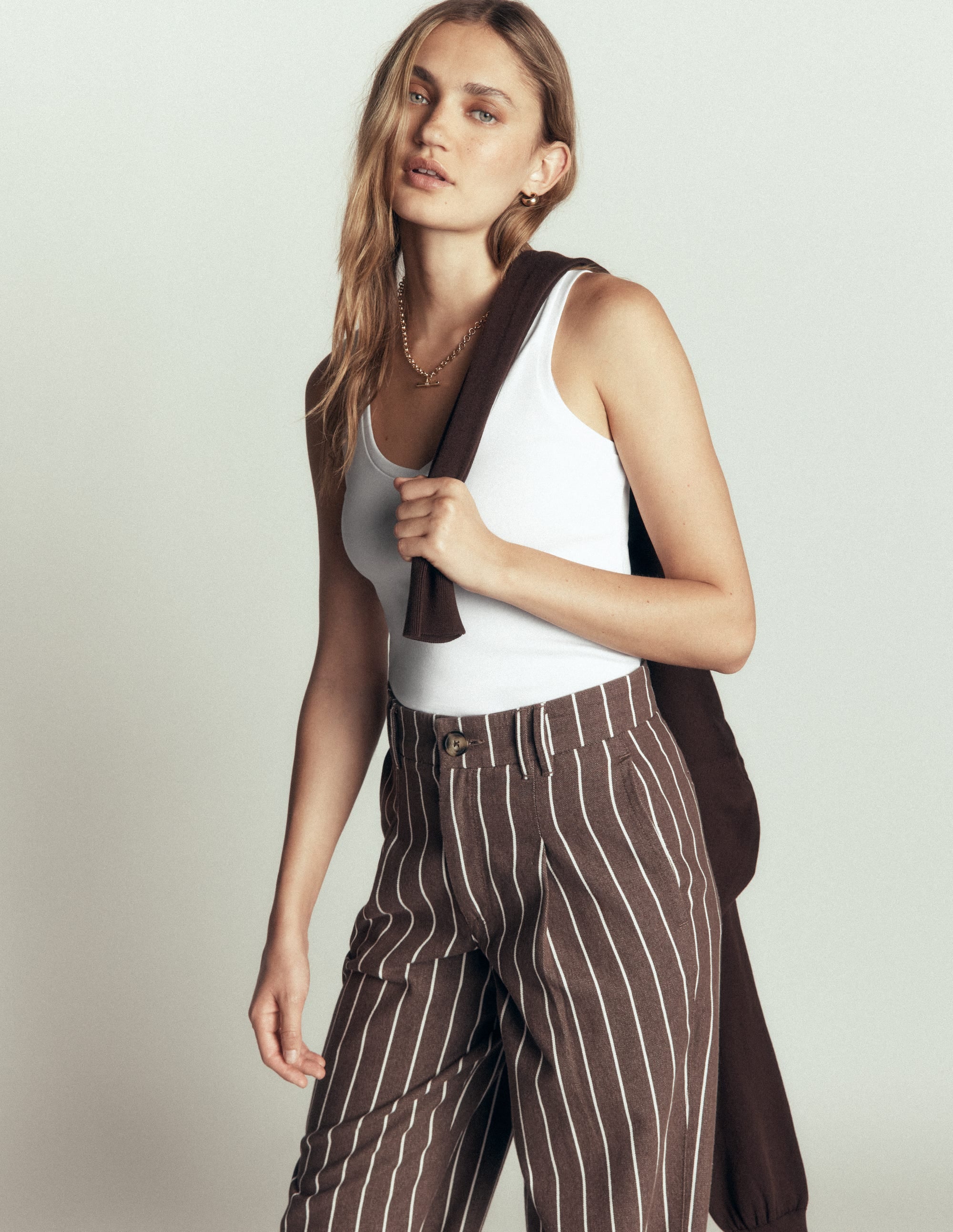 Essential V Neck Vest-White - Image 4