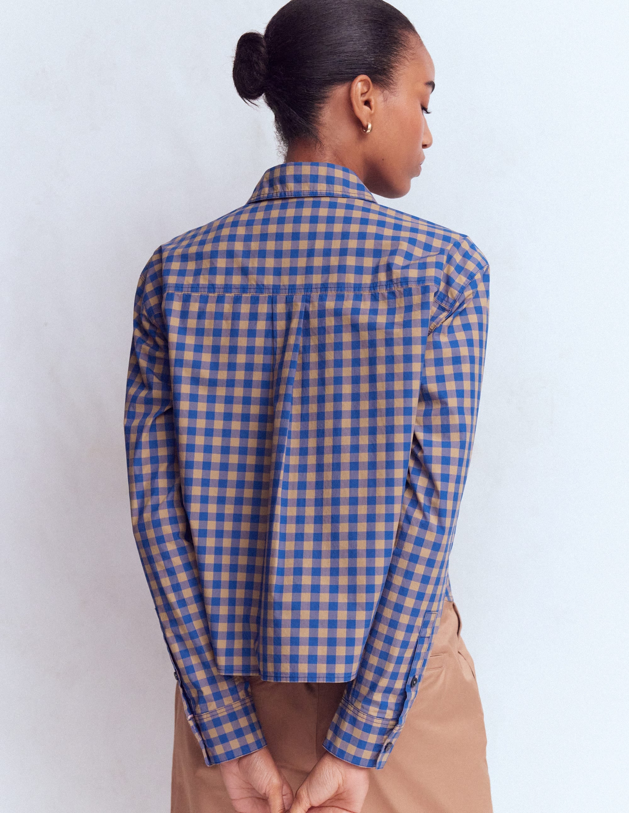 Sienna Cropped Cotton Shirt-Camel, Blue Gingham - Image 3