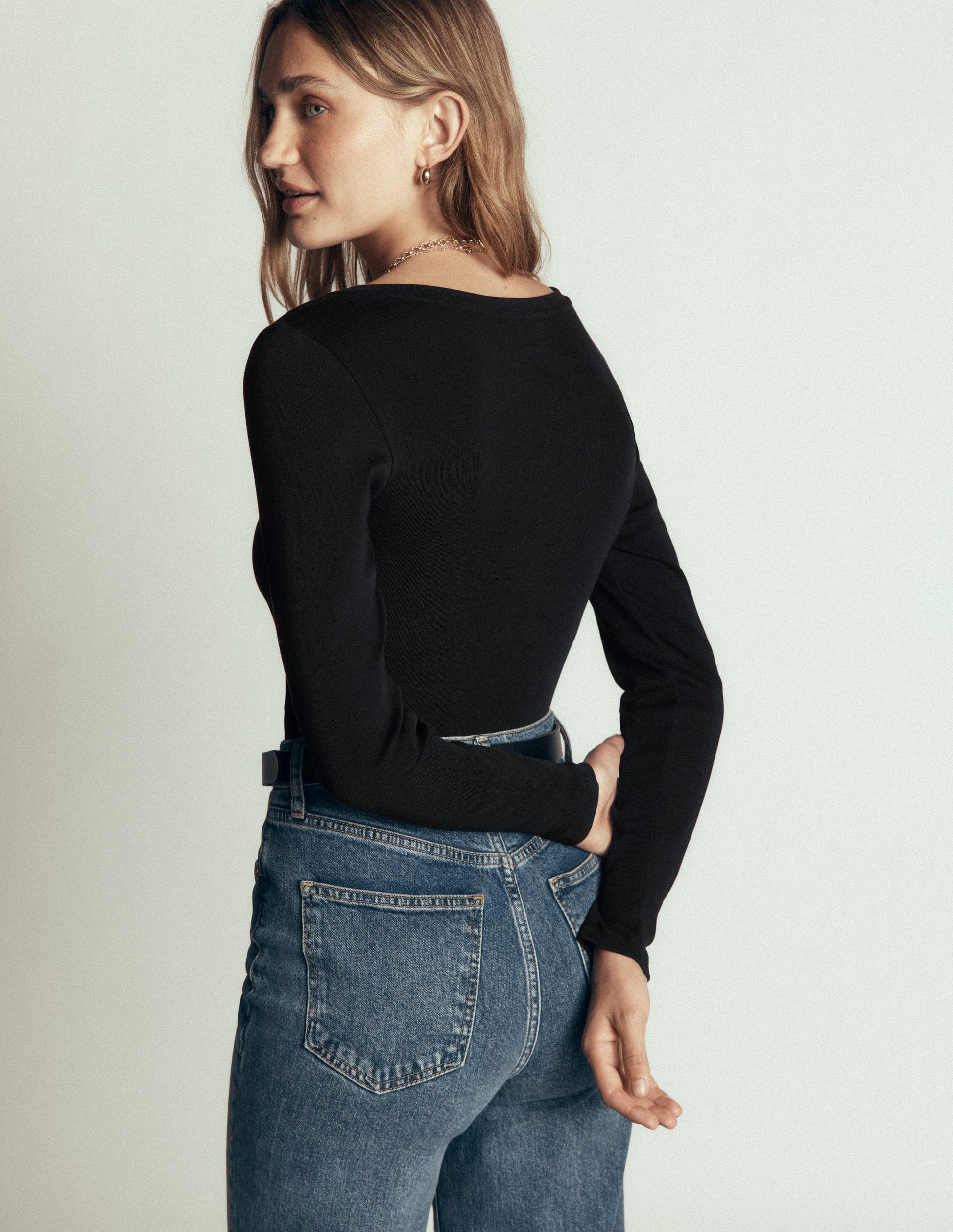 Essential V Neck Top-Black-3