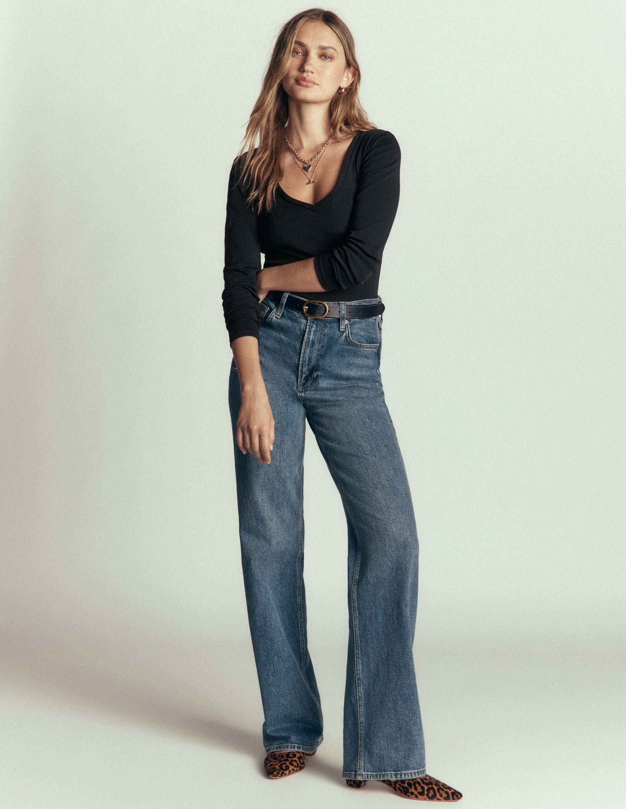 Essential V Neck Top-Black - Image 4