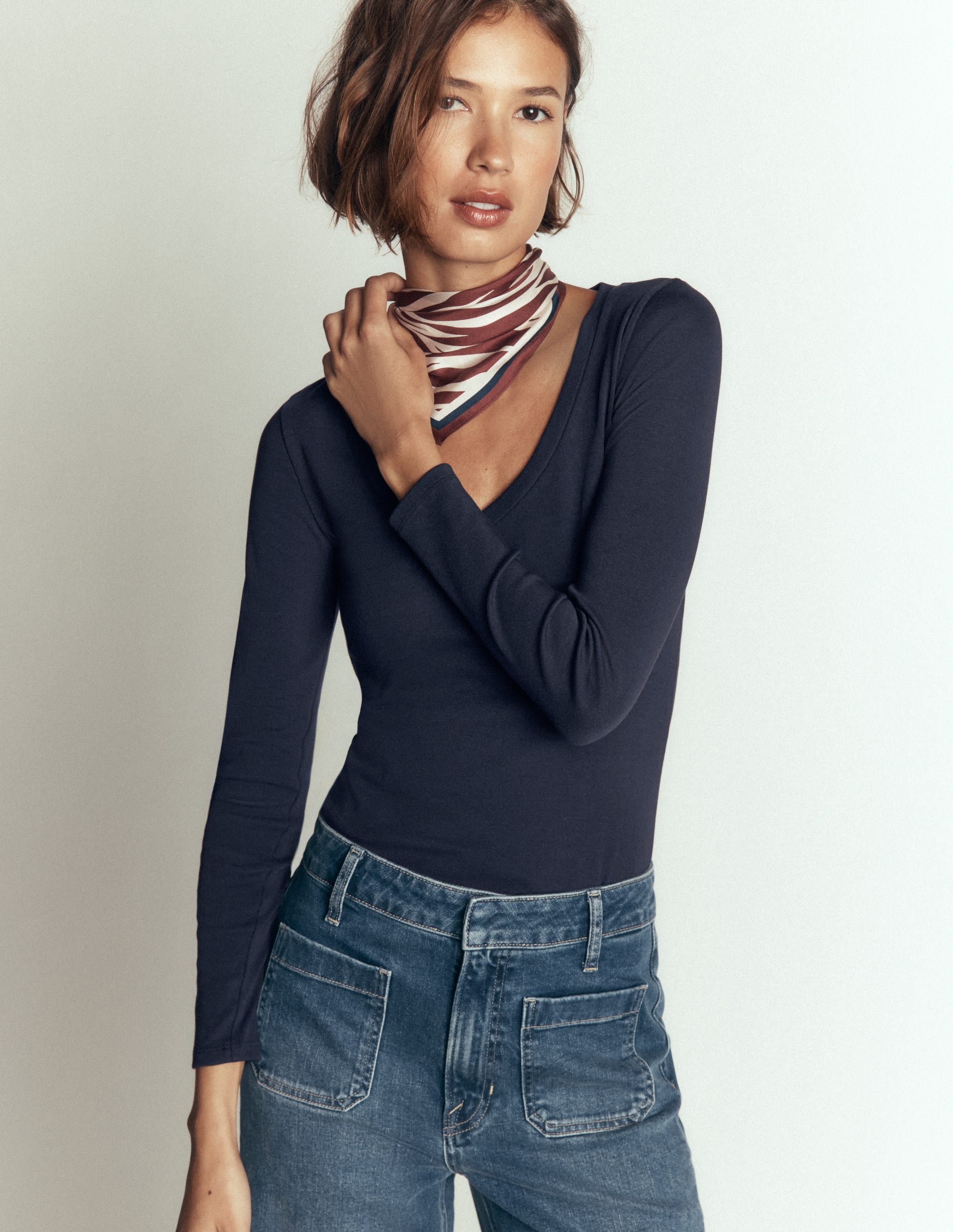 Essential V Neck Top-Navy - Image 4