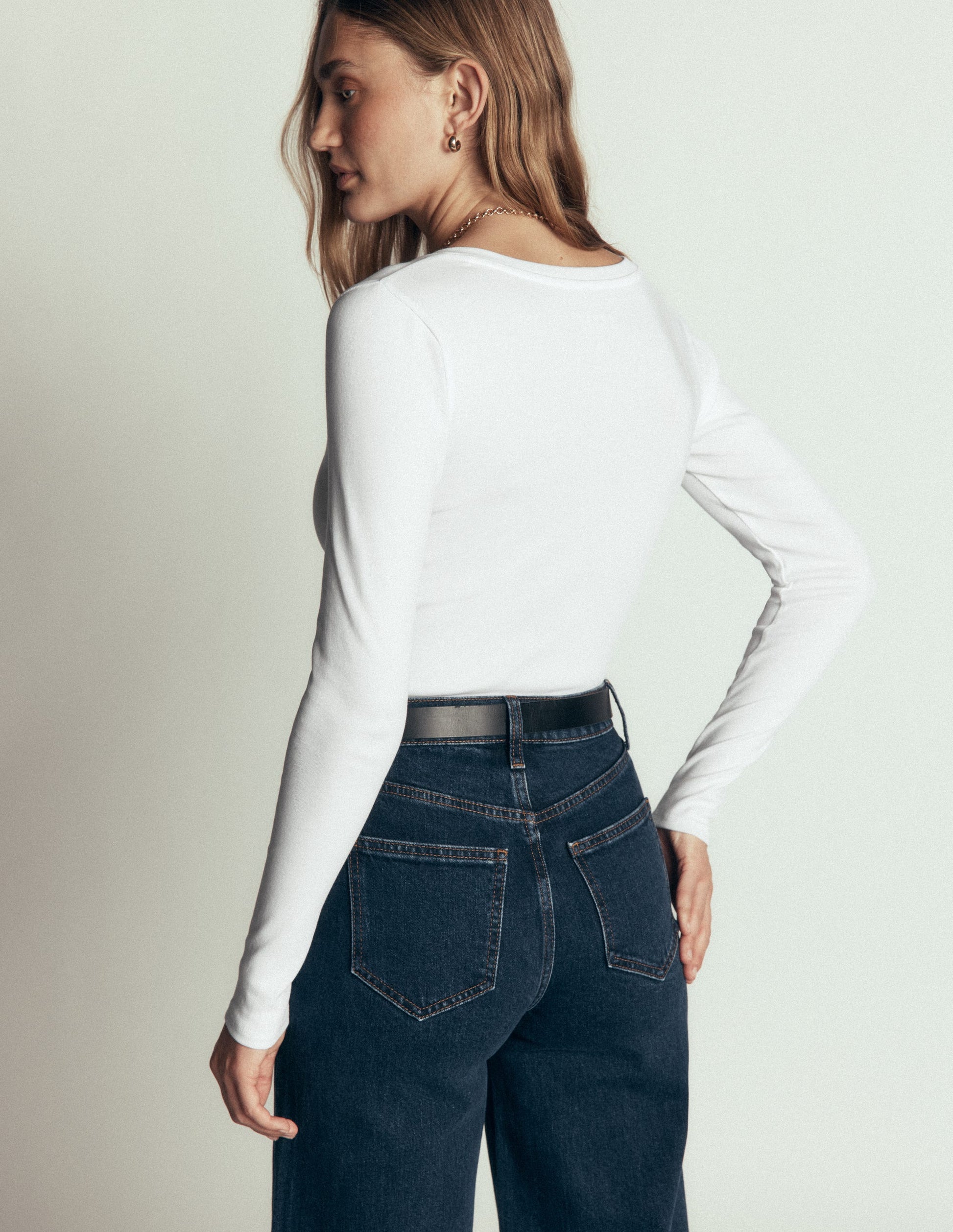 Essential V Neck Top-White-3