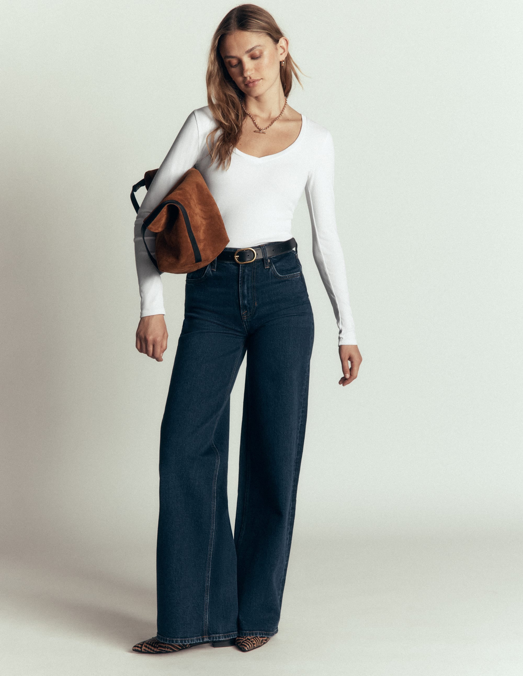 Essential V Neck Top-White - Image 4
