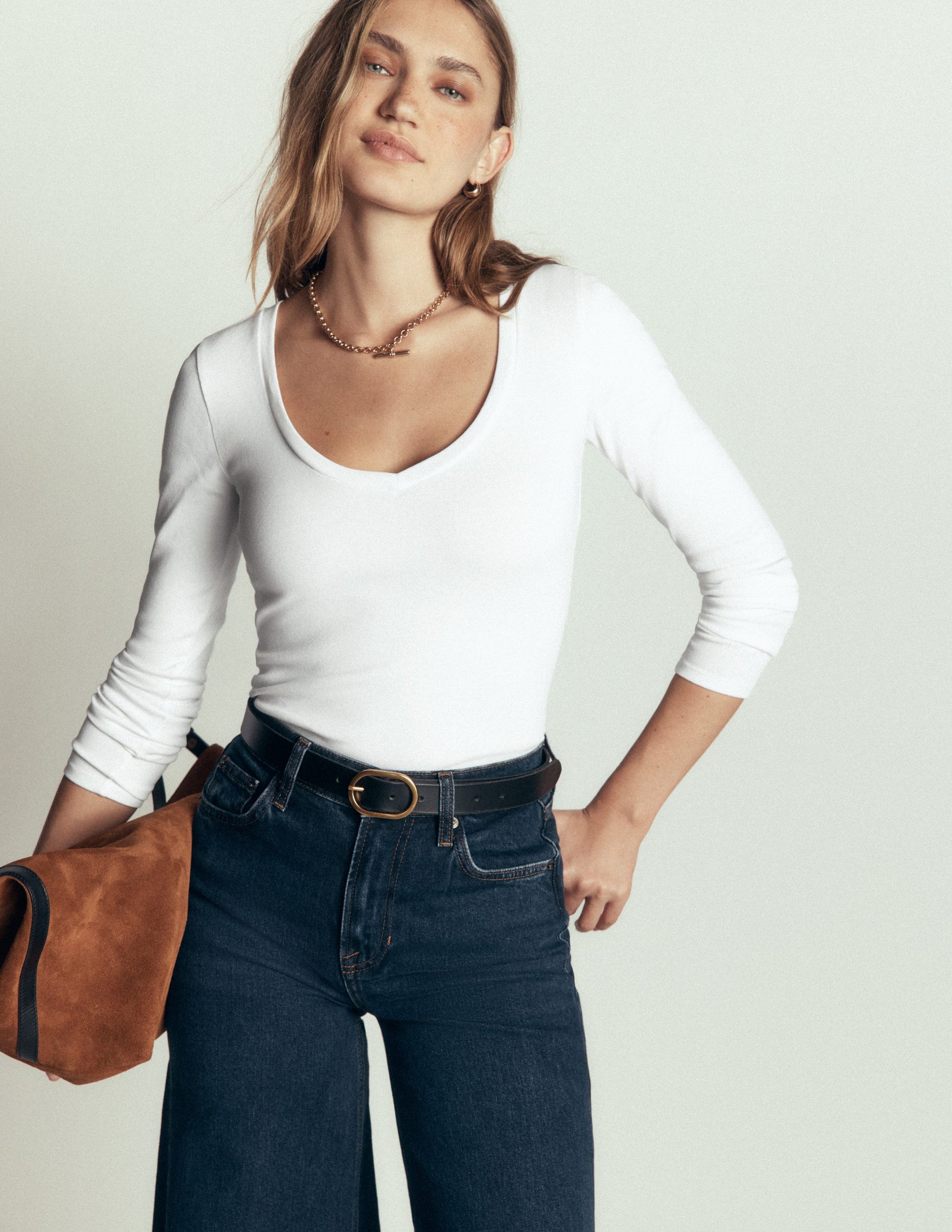 Essential V Neck Top-White-5