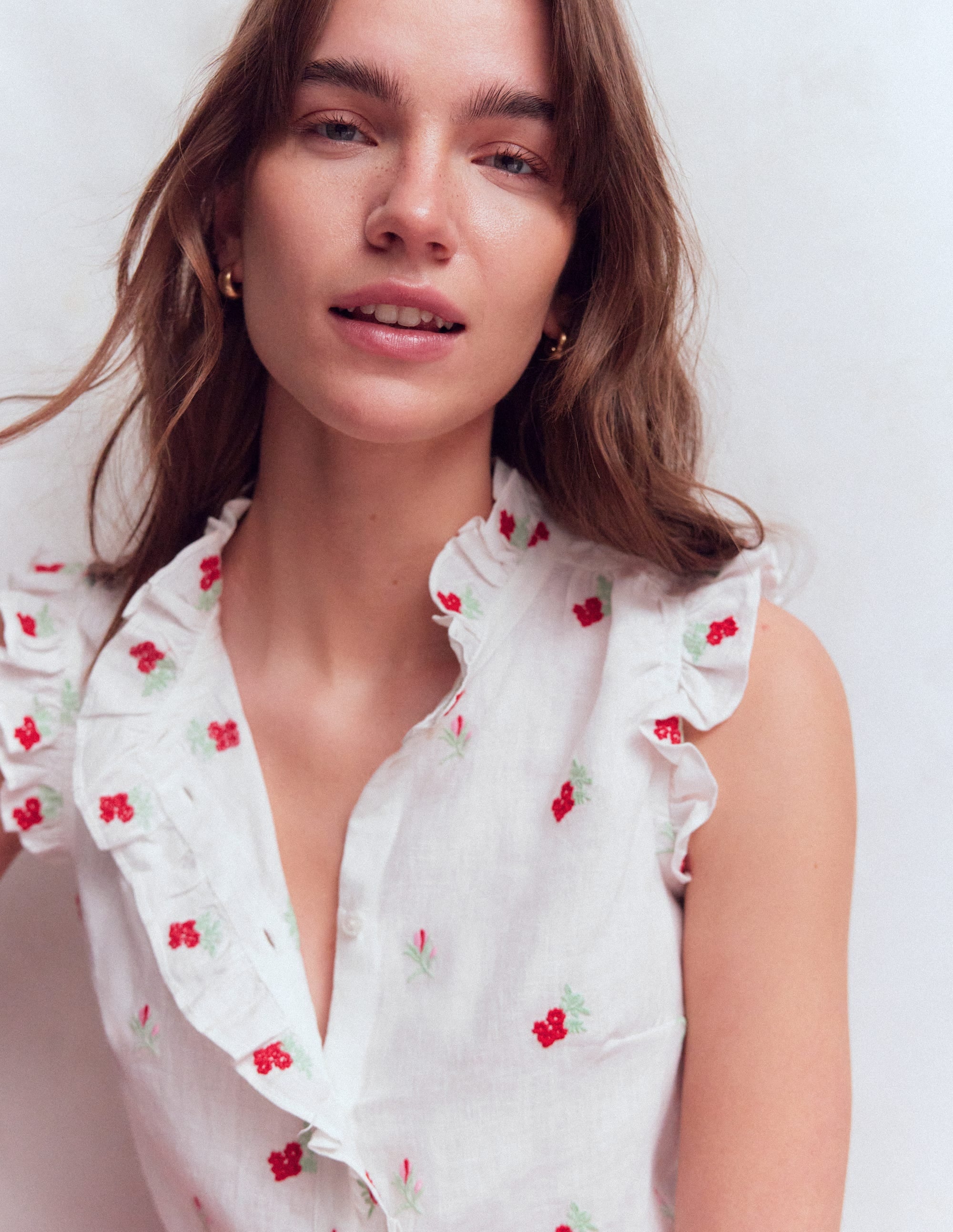 Isabel Sleeveless Linen Top-Floral Embroidery - Image 2