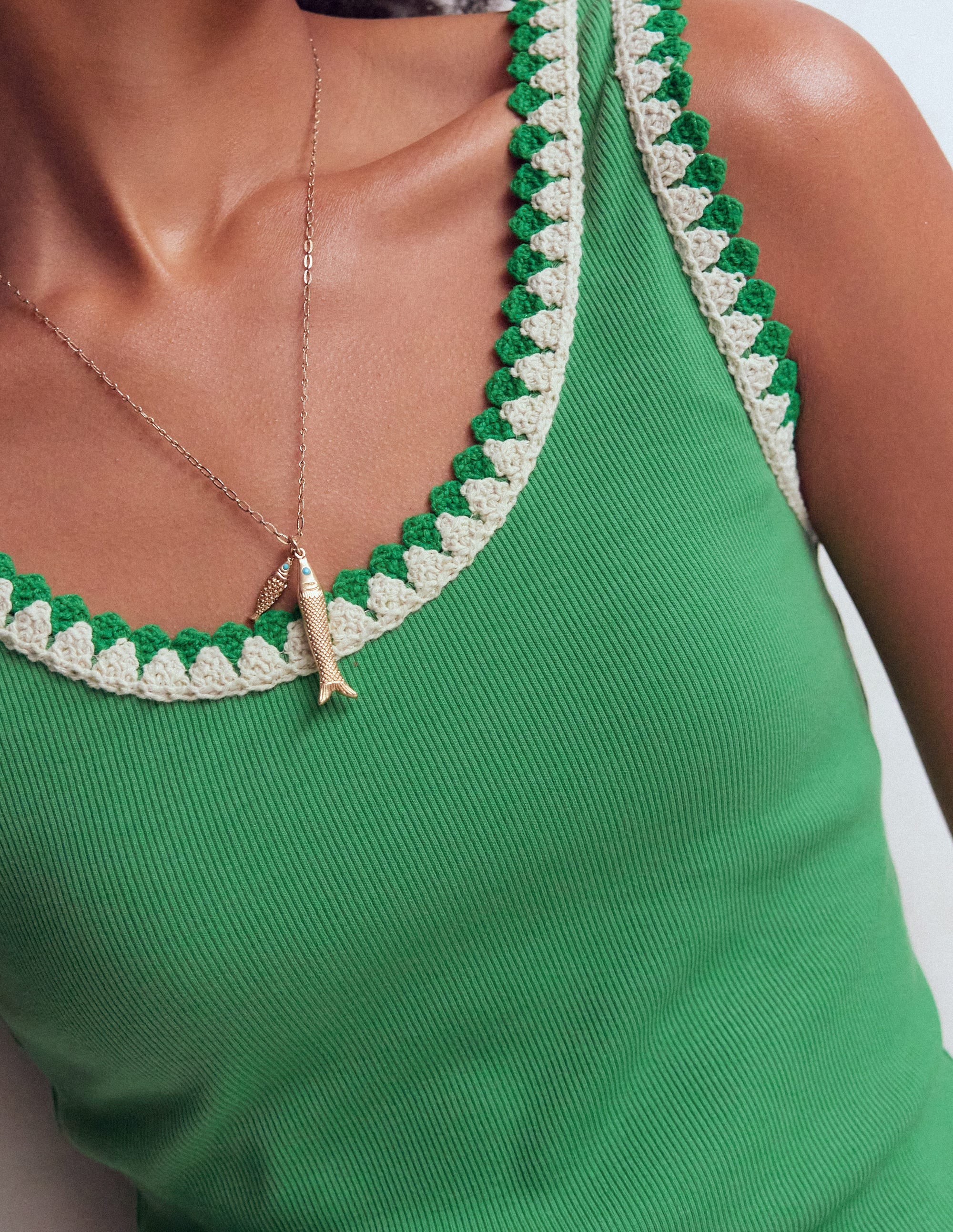 Maddie Trim Detail Vest-Shamrock Green - Image 2