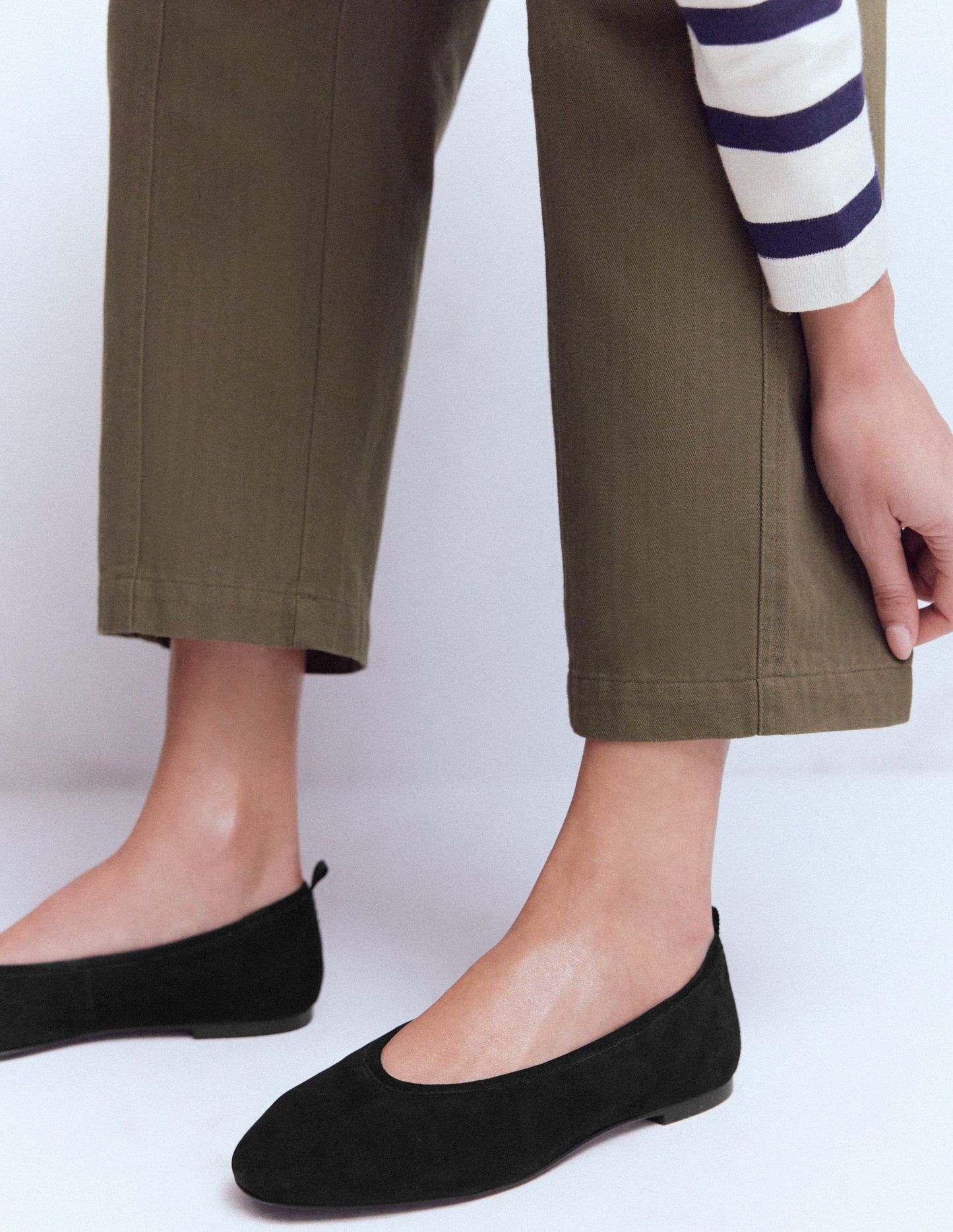 High Cut Ballet Flats-Black