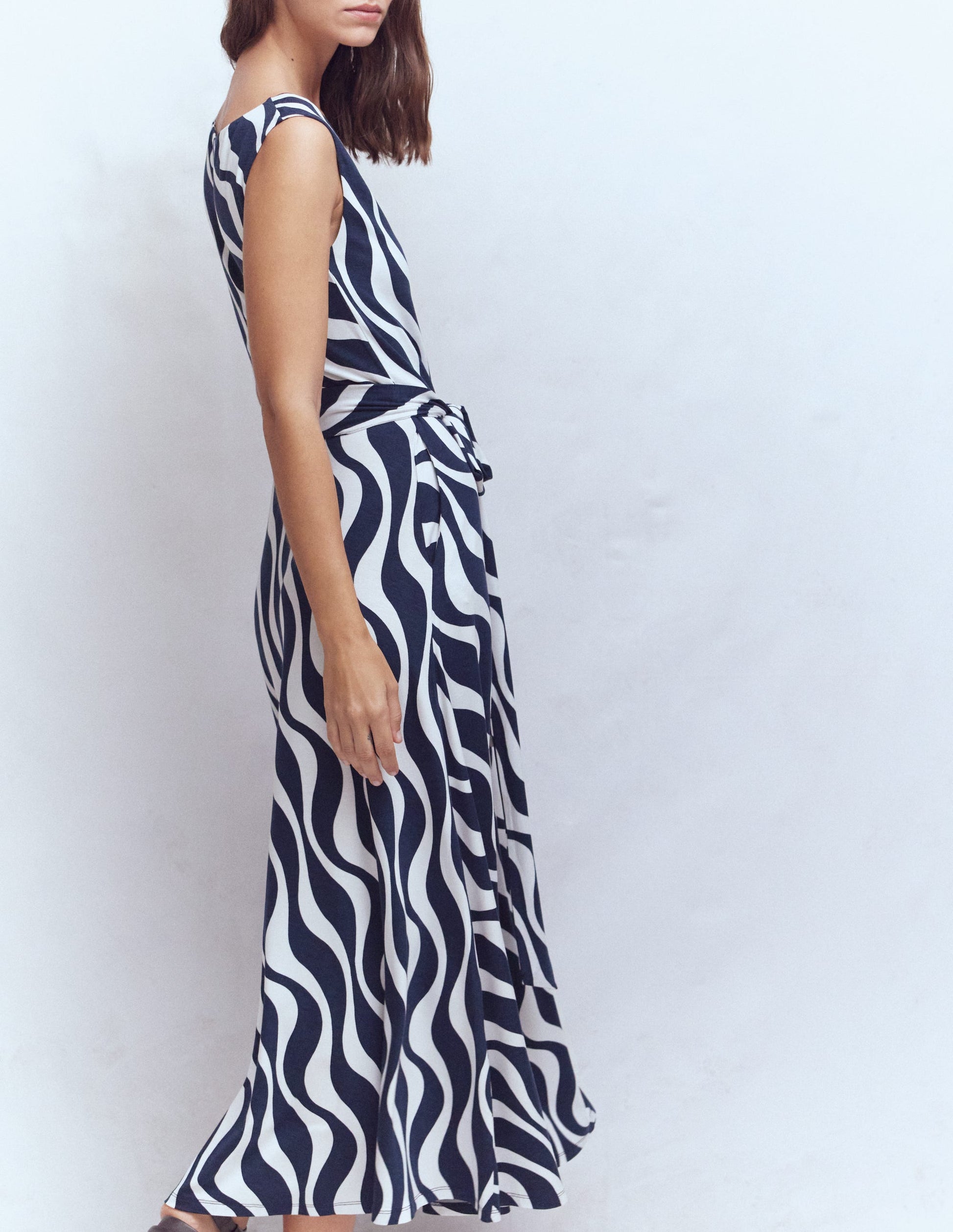 Tamsin Jersey Midi Dress-French Navy, Rhythmic Wave-4