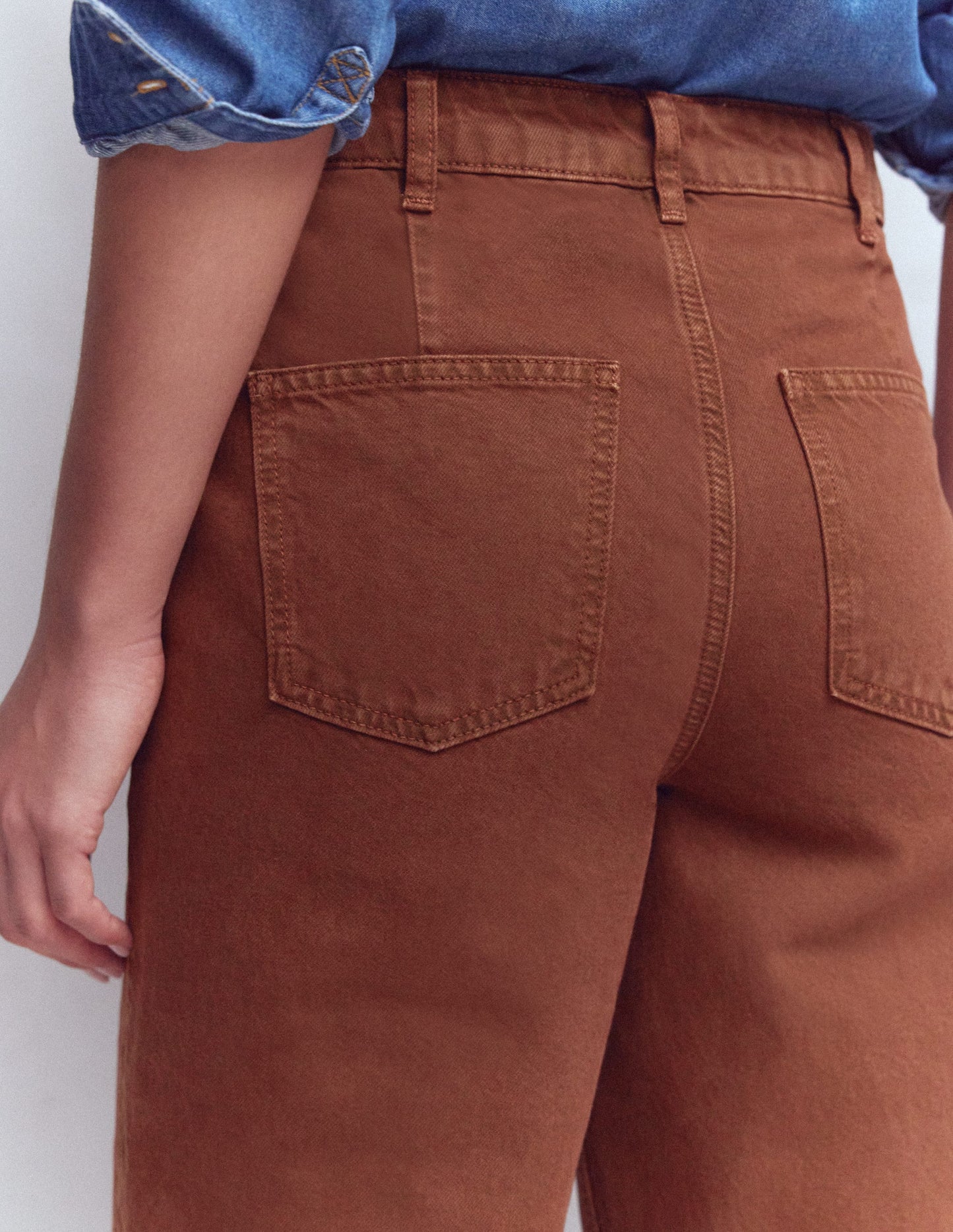 Exposed Button Straight Jeans-Brown