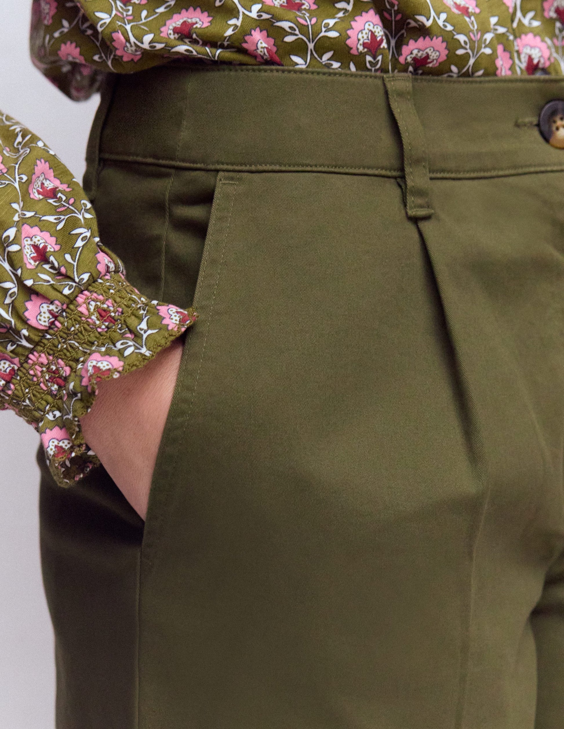 Chino Shorts-Woodland Green-2