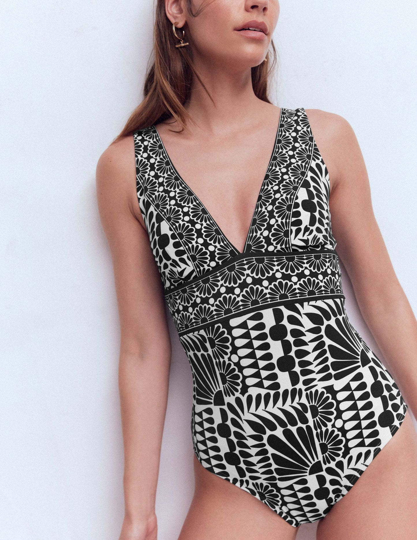 Porto V-neck Swimsuit-Black, Geo Stamp