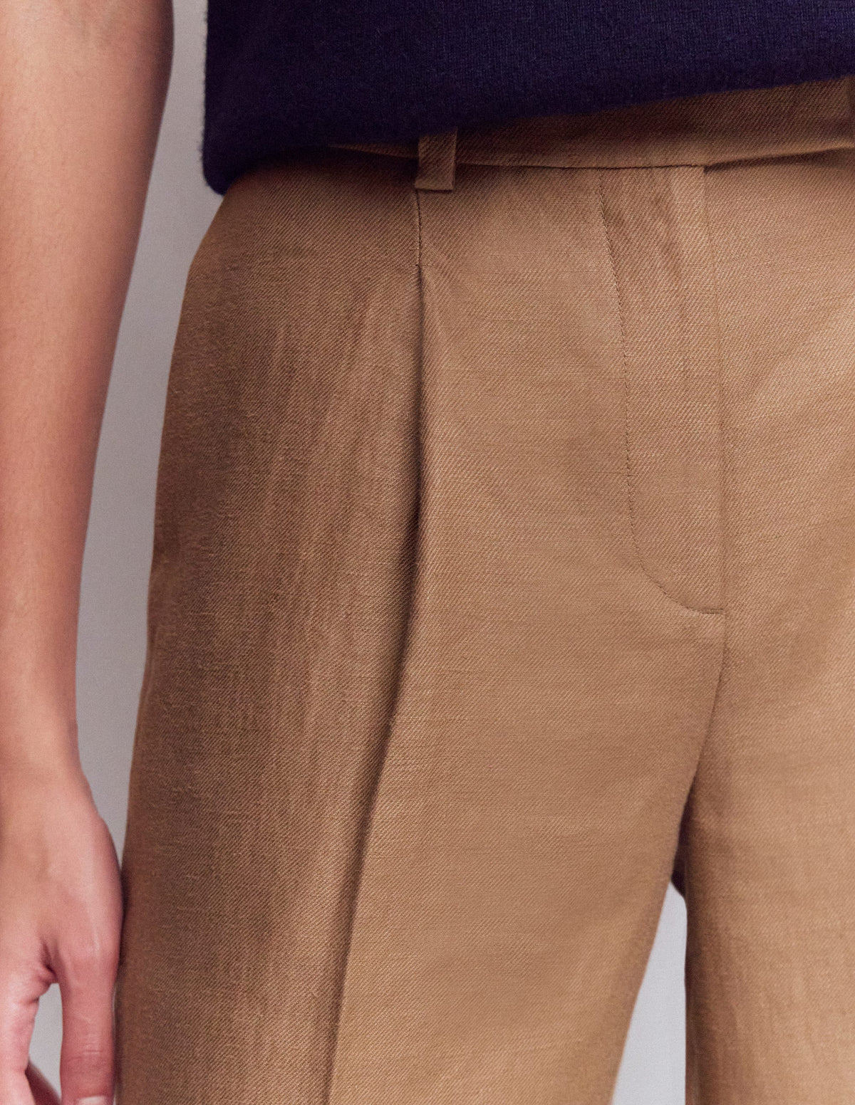 Chiswick Crop Linen Trousers-Cappuccino - Image 2