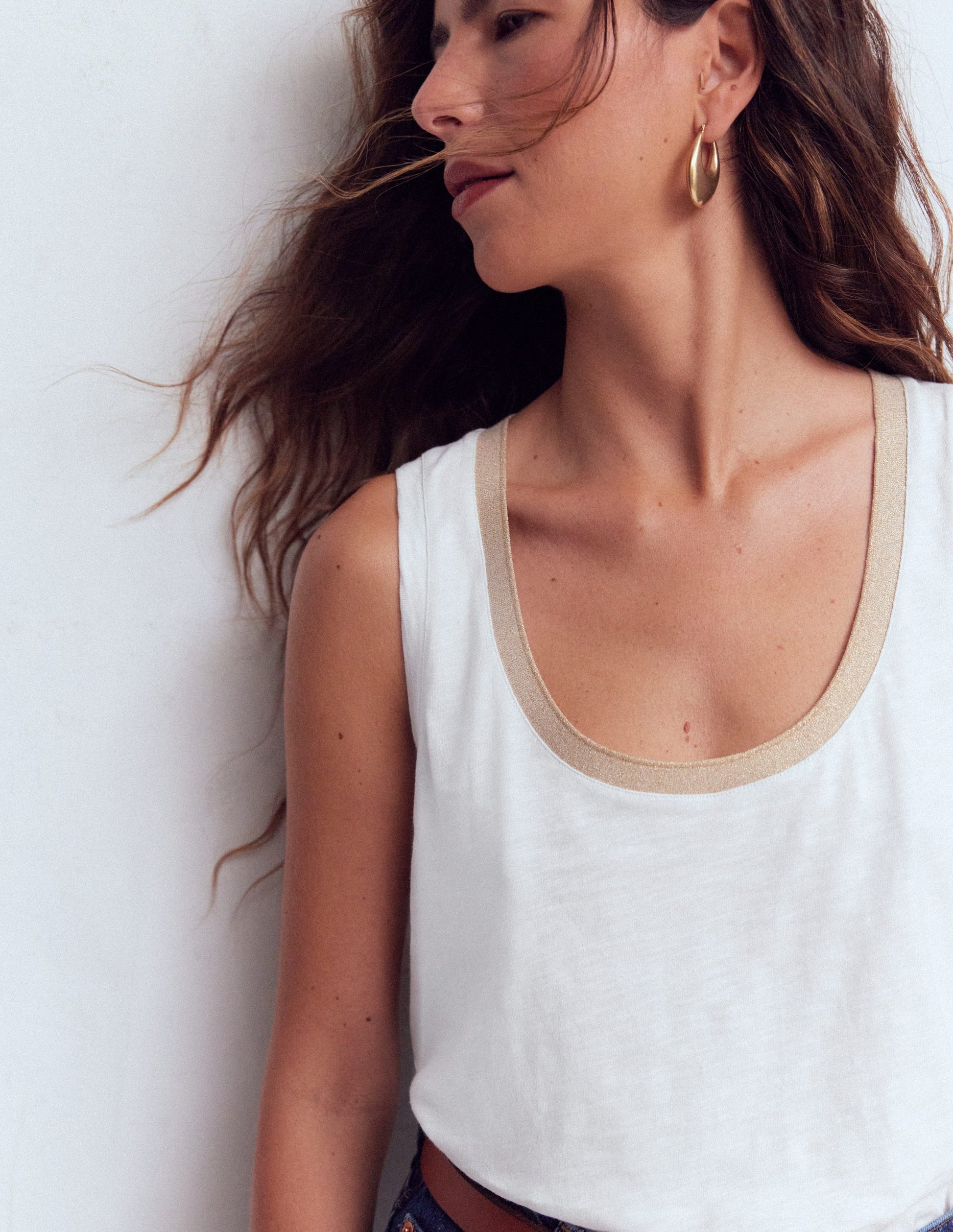 Metallic Trim Scoop Neck Vest-White-1