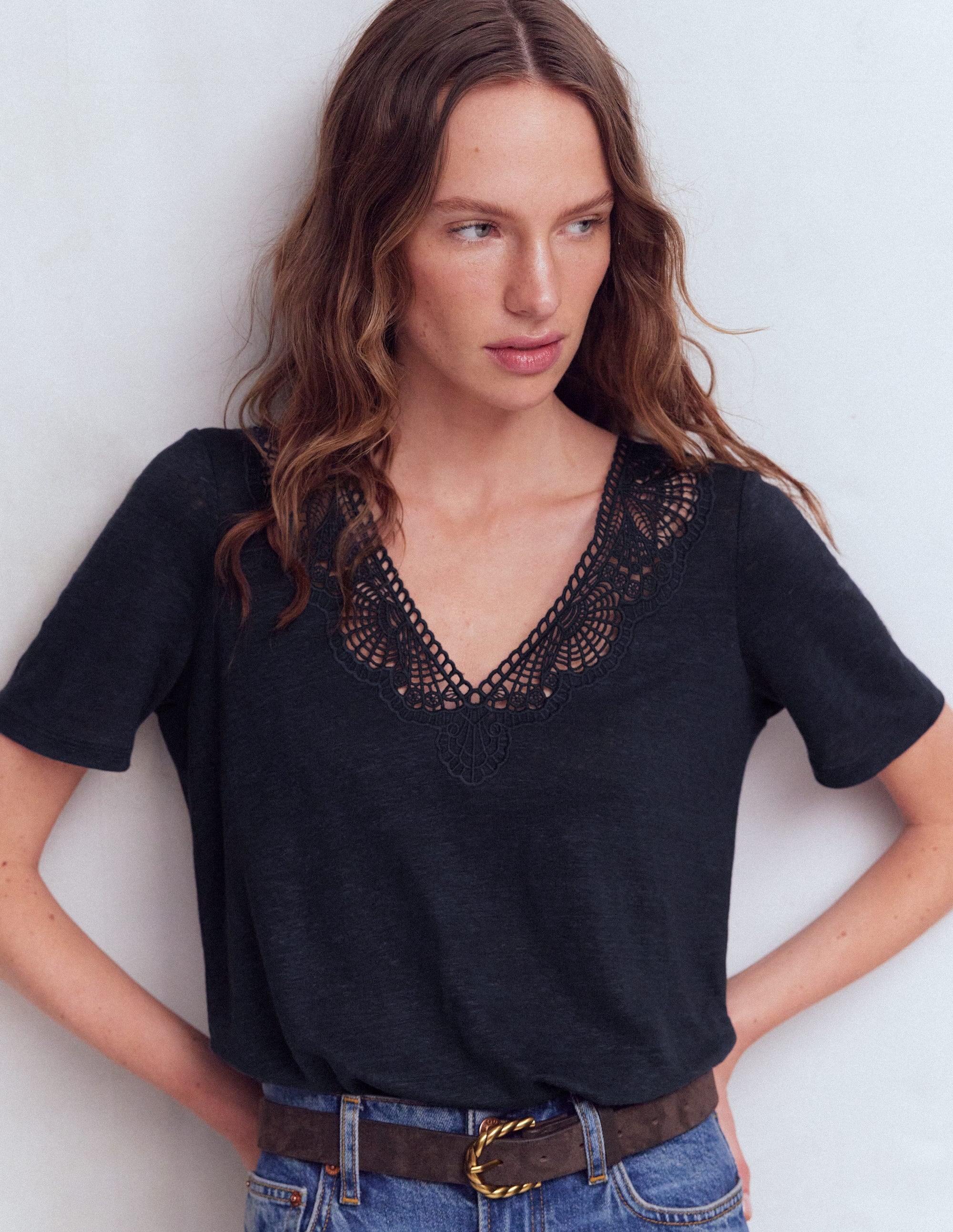 Tara Lace Trim Linen T-shirt-Navy Blazer - Image 4