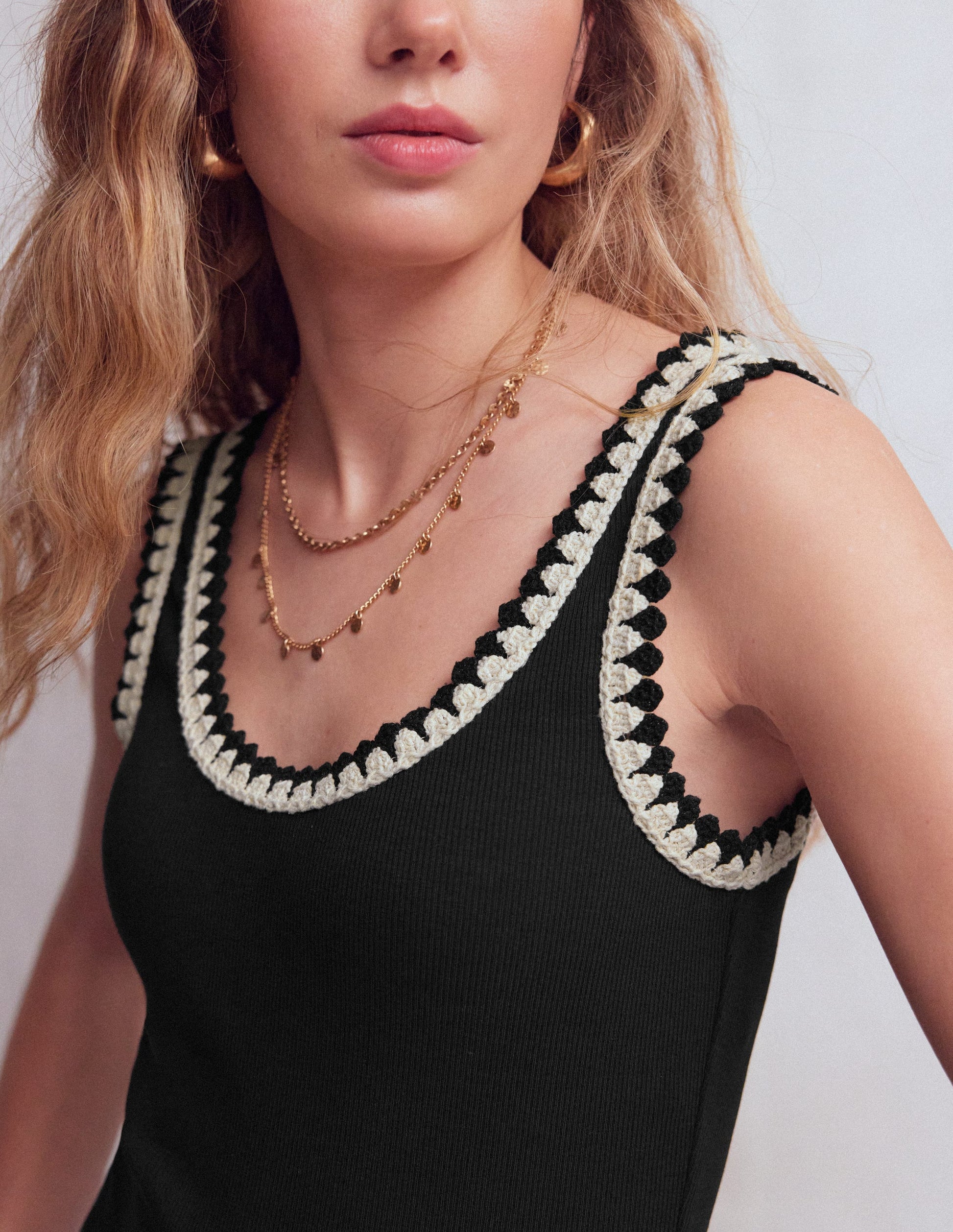 Maddie Trim Detail Vest-Black-2