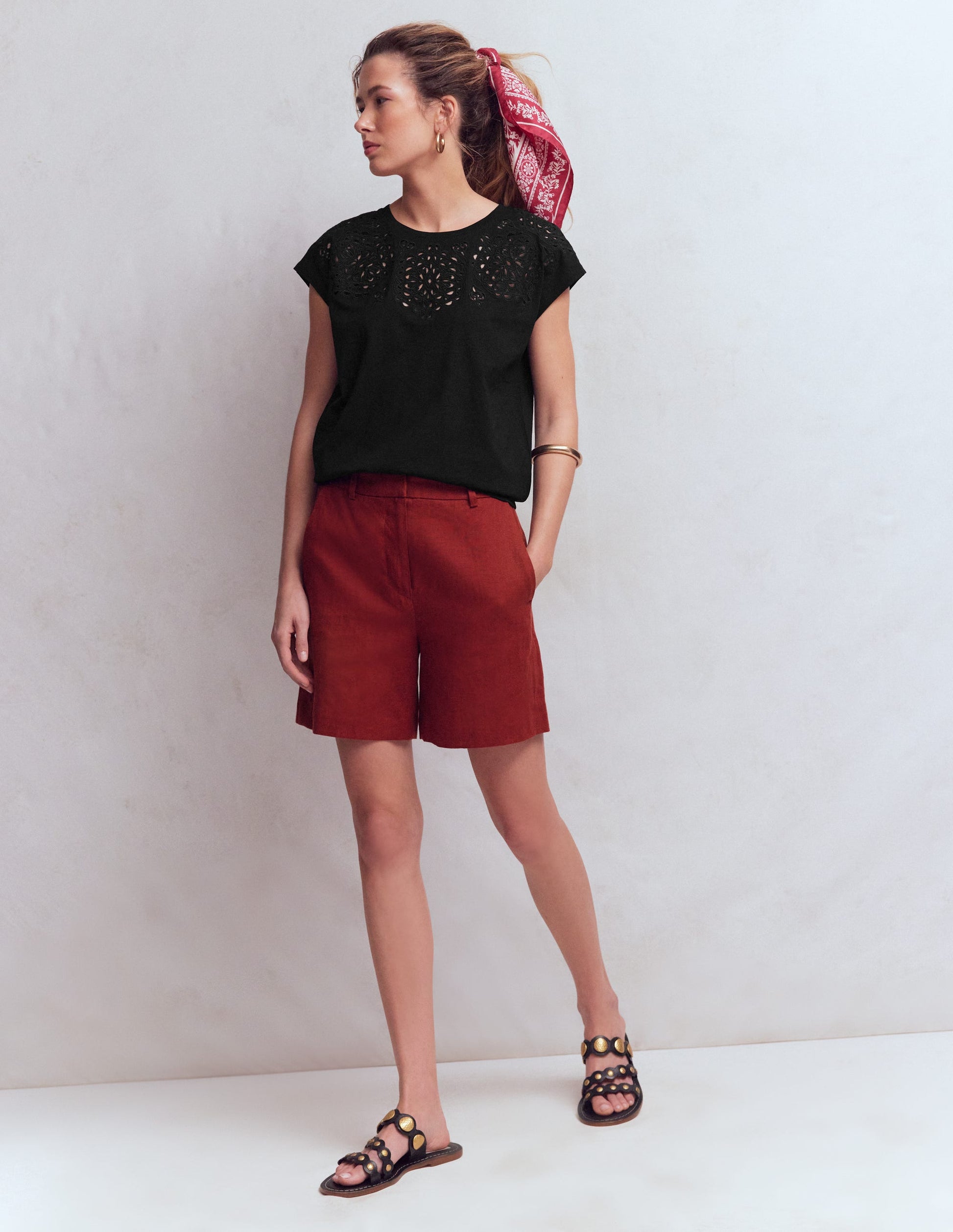 Willow Broderie T-shirt-Black Beauty-4