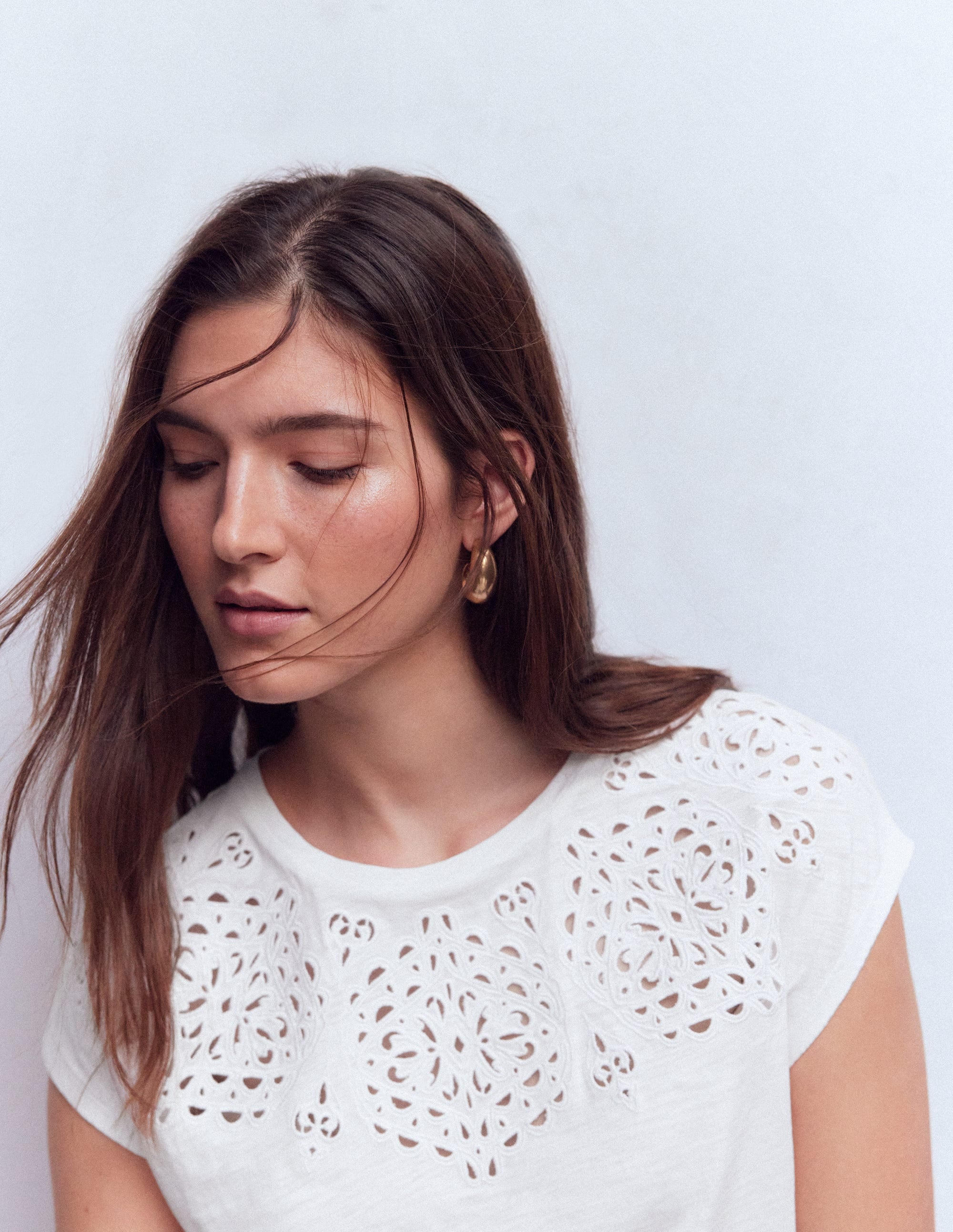 Willow Broderie T-shirt-Brilliant White - Image 2