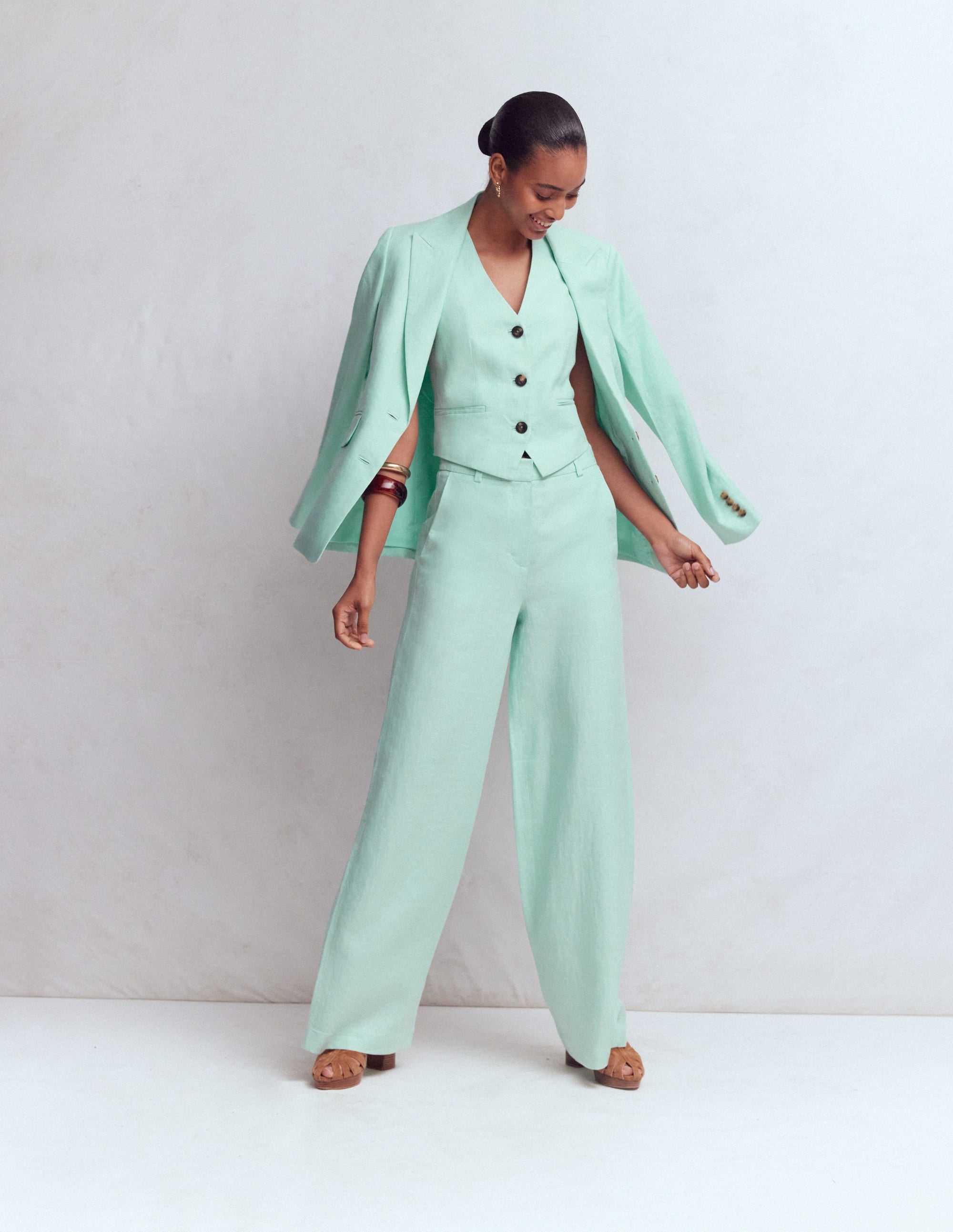 Linen V-Neck Waistcoat-Spearmint - Image 4