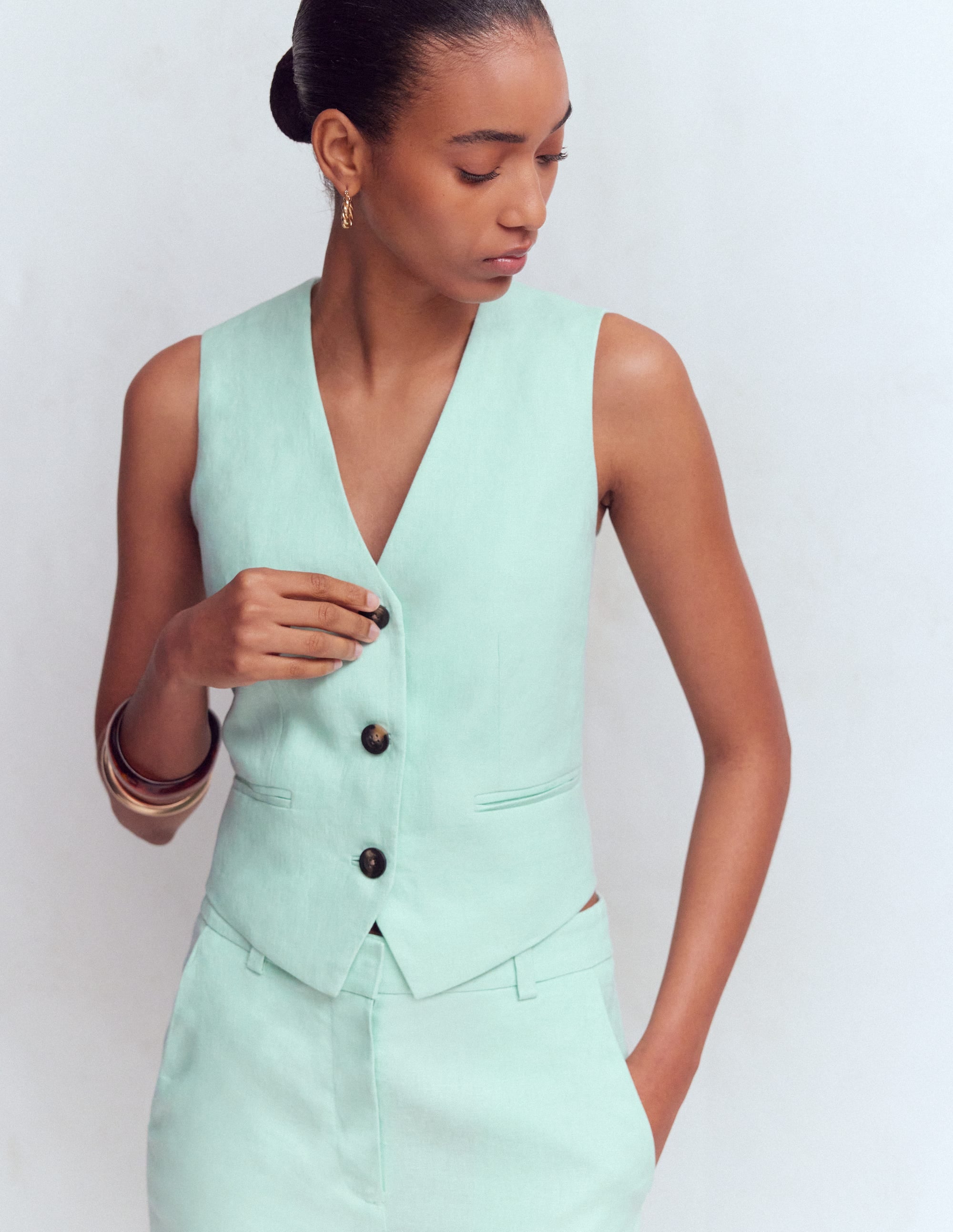 Linen V-Neck Waistcoat-Spearmint - Image 5