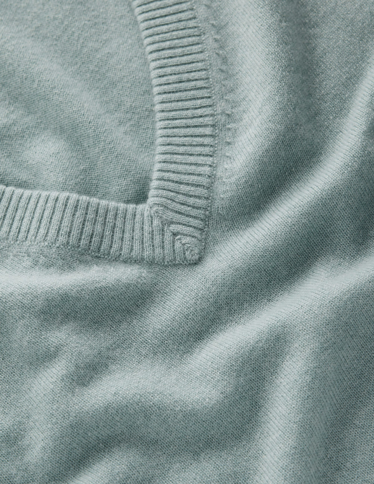 Elsie Cashmere V Neck Jumper-Clear Sky - Image 6