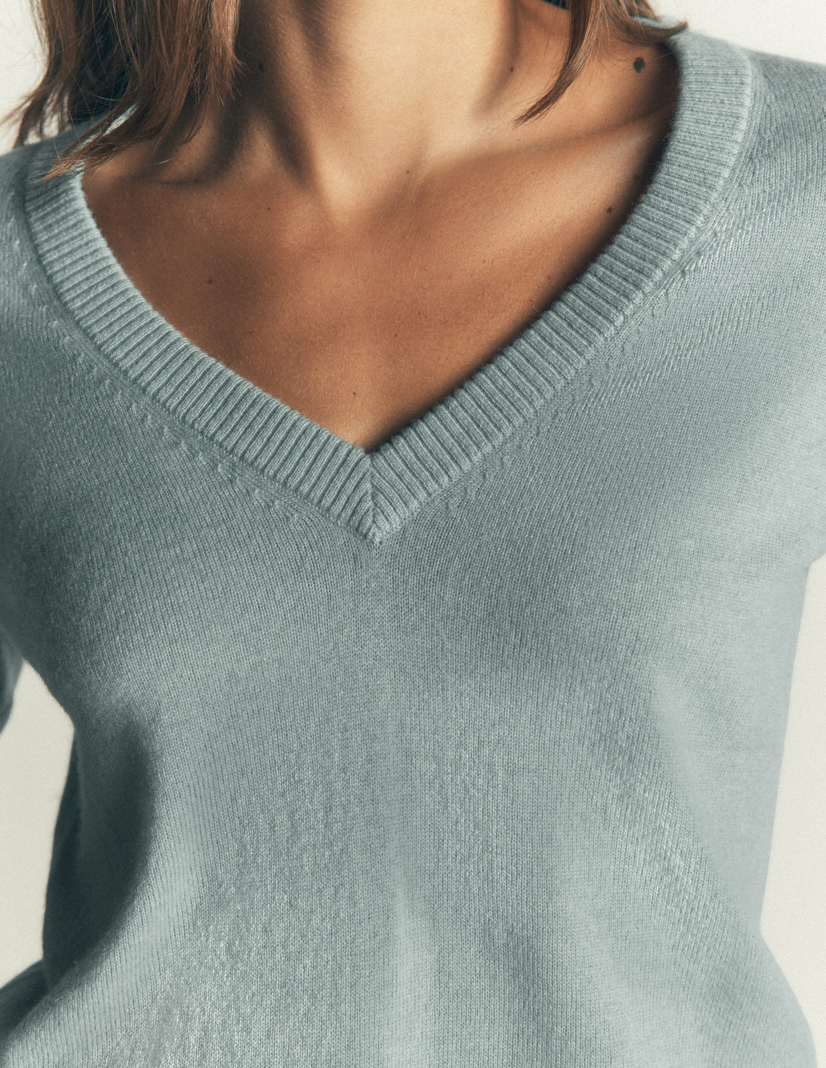 Elsie Cashmere V Neck Jumper-Clear Sky - Image 2