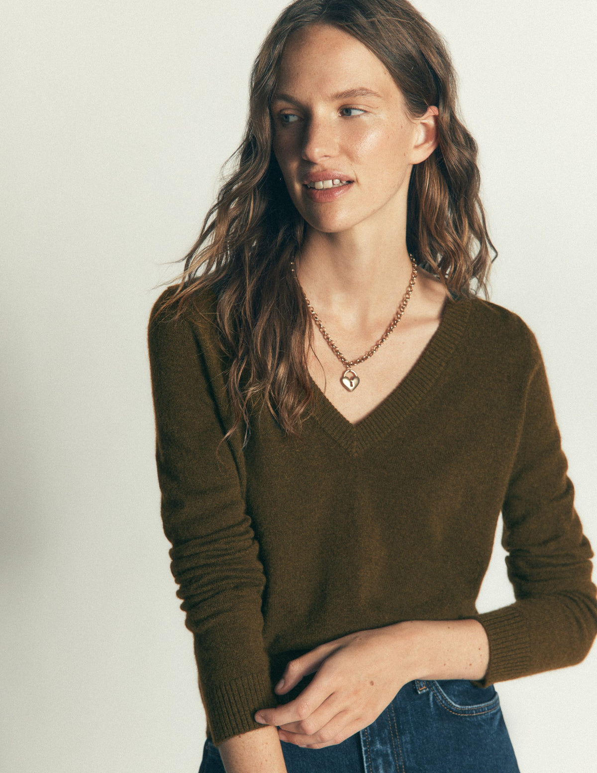 Elsie Cashmere V Neck Jumper-Hunter Green - Image 5