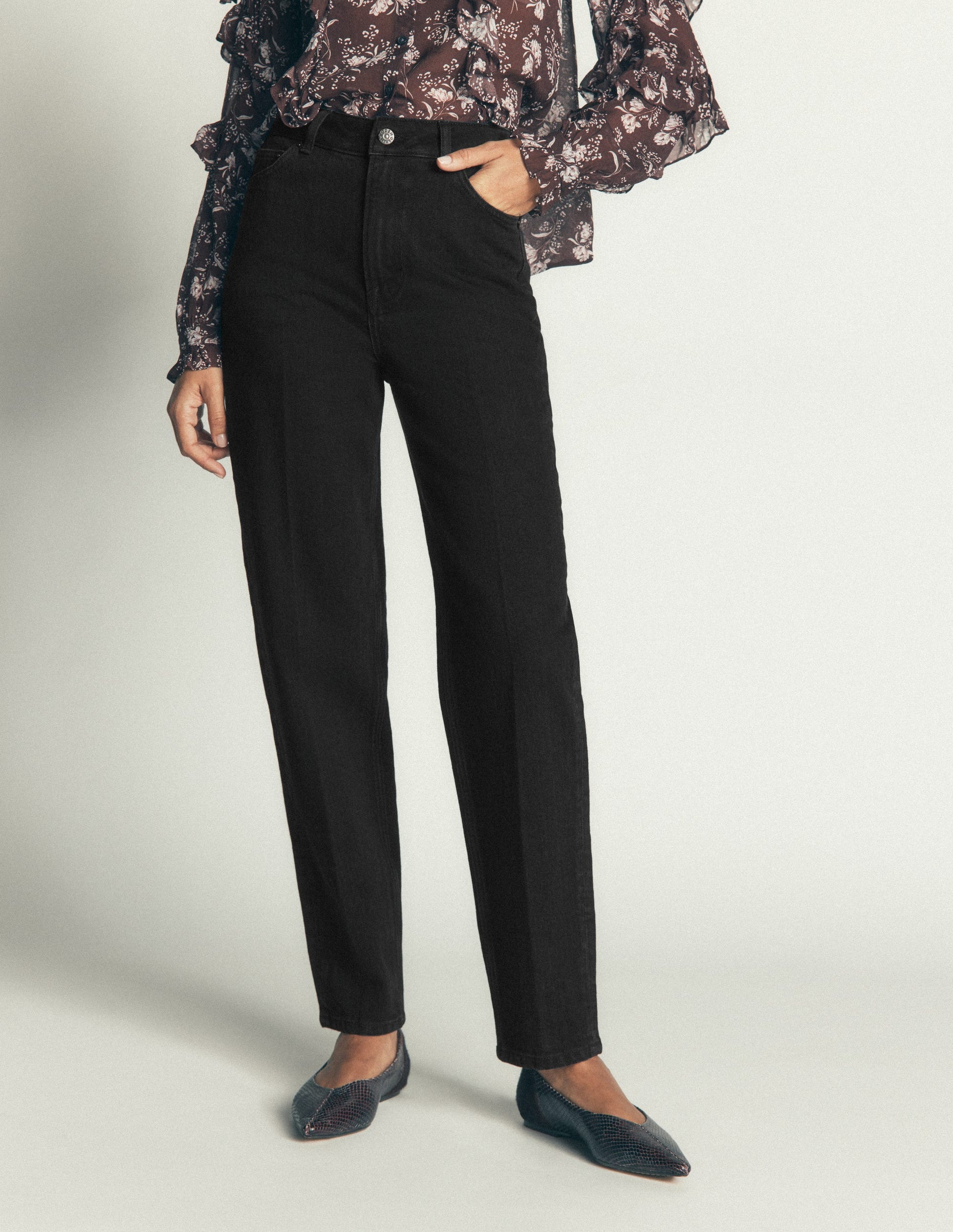Tapered Leg Jeans-Washed Black-4