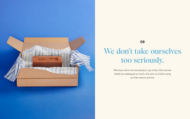 Open cardboard box with striped fabric and brick on a blue background, with text on the right.